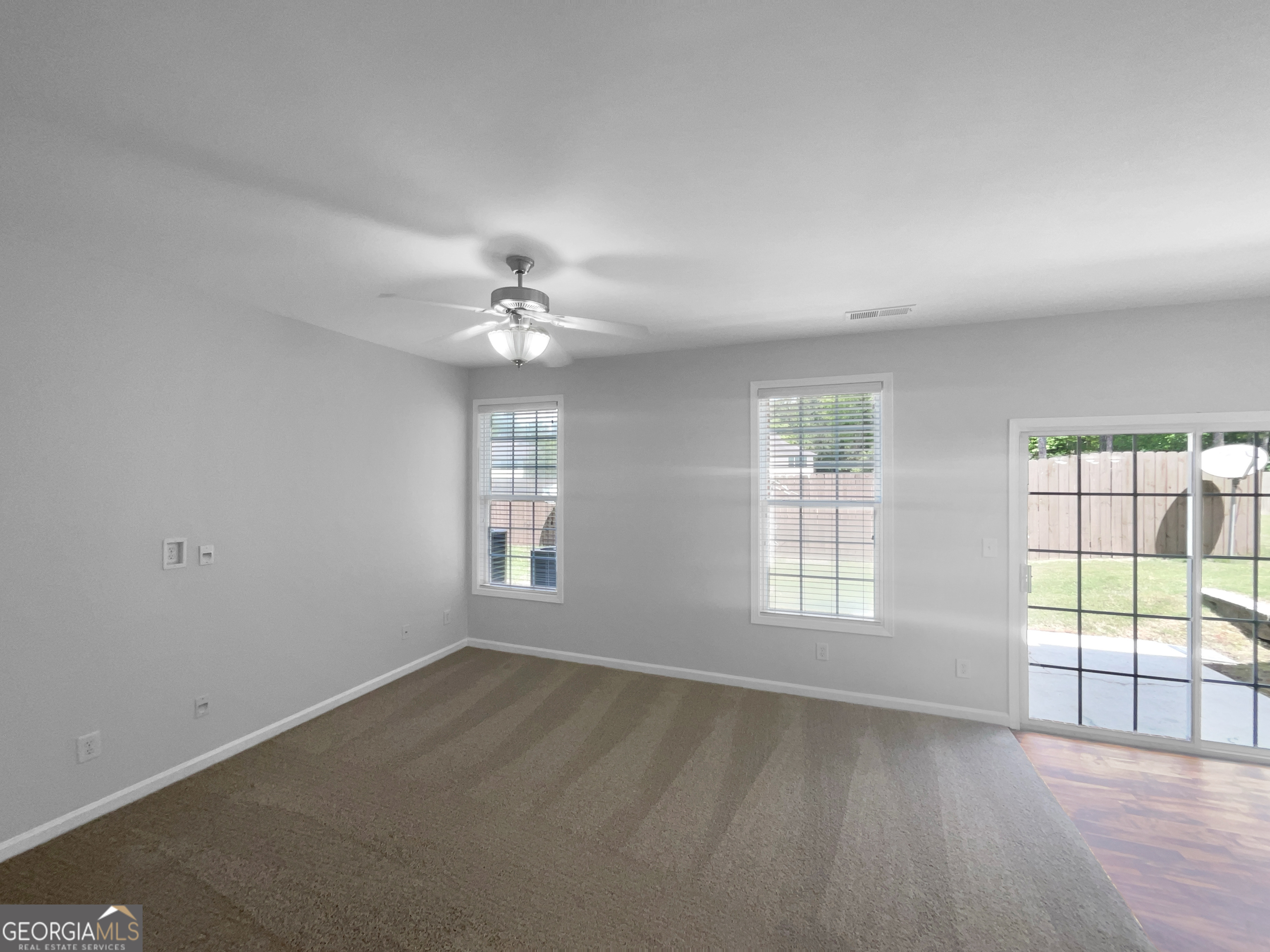 986 Treymont Way Property Photo 4