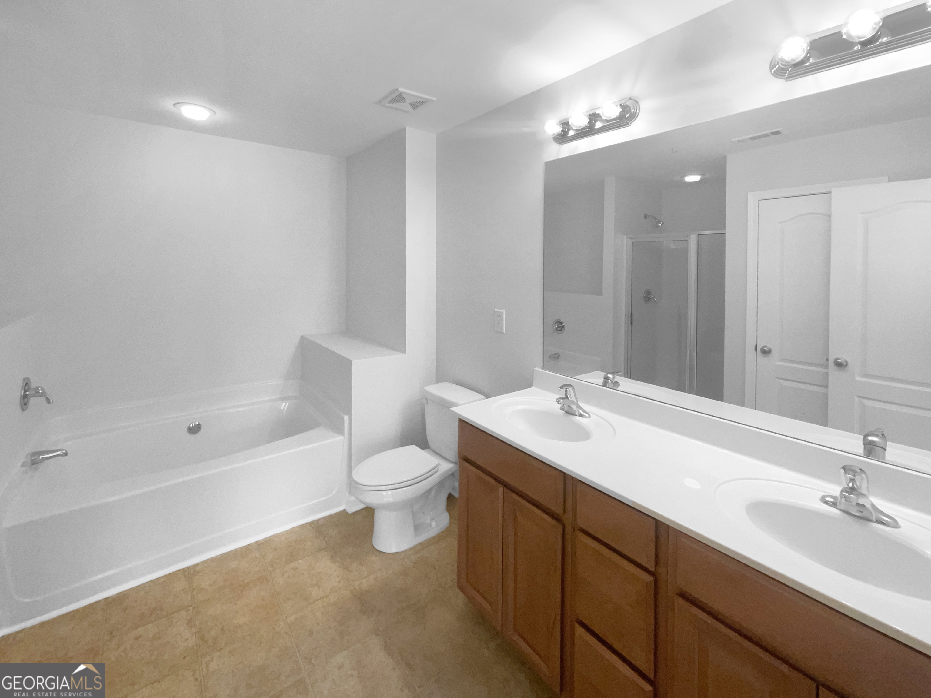 986 Treymont Way Property Photo 12