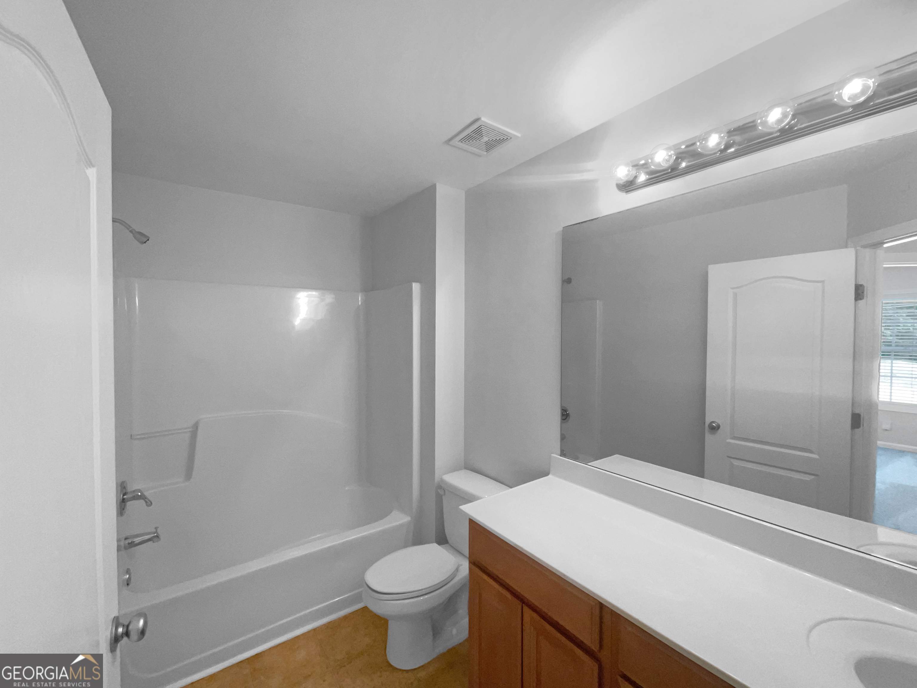 986 Treymont Way Property Photo 16