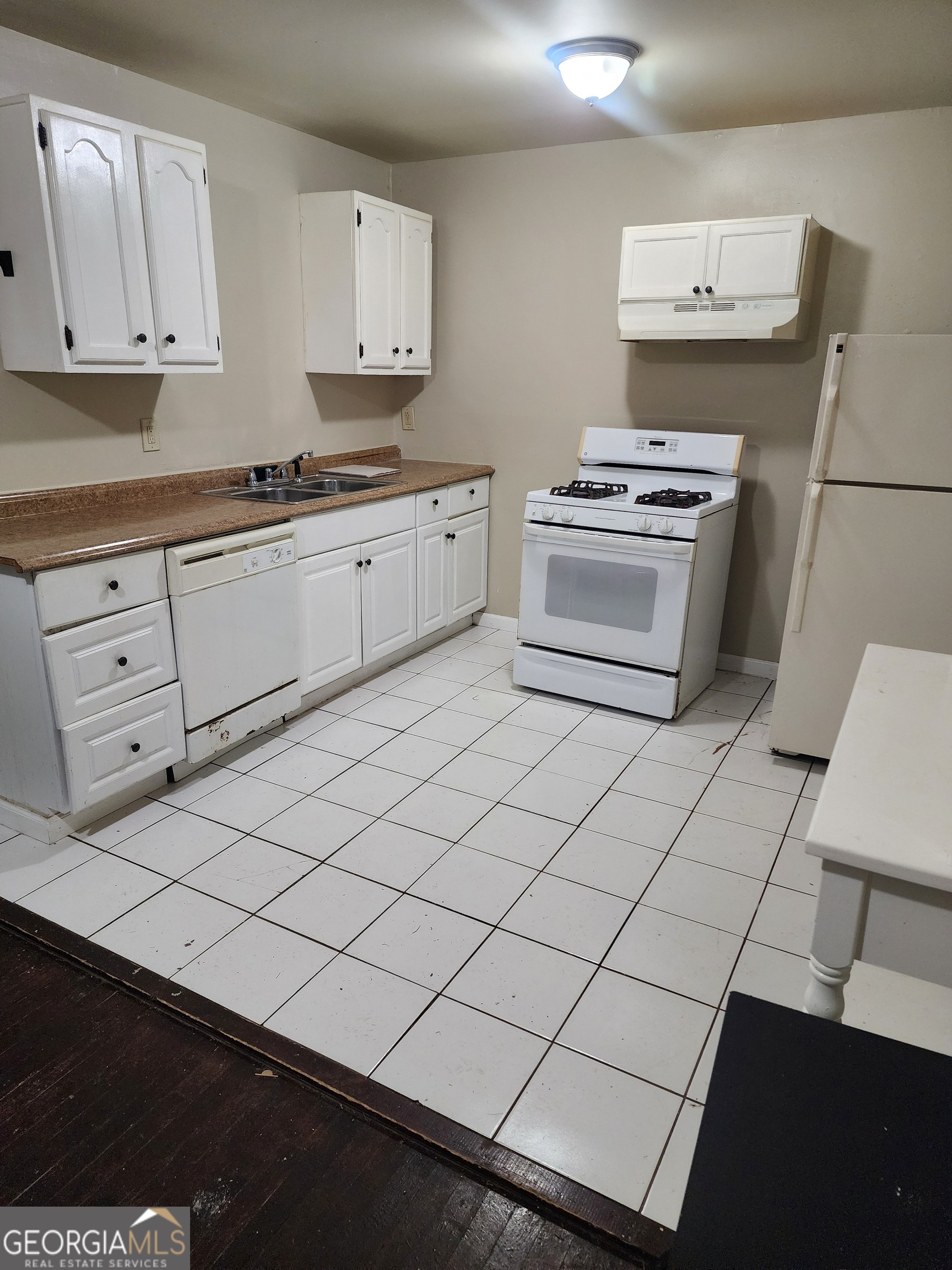 3303 Renault Road Se Property Photo 3
