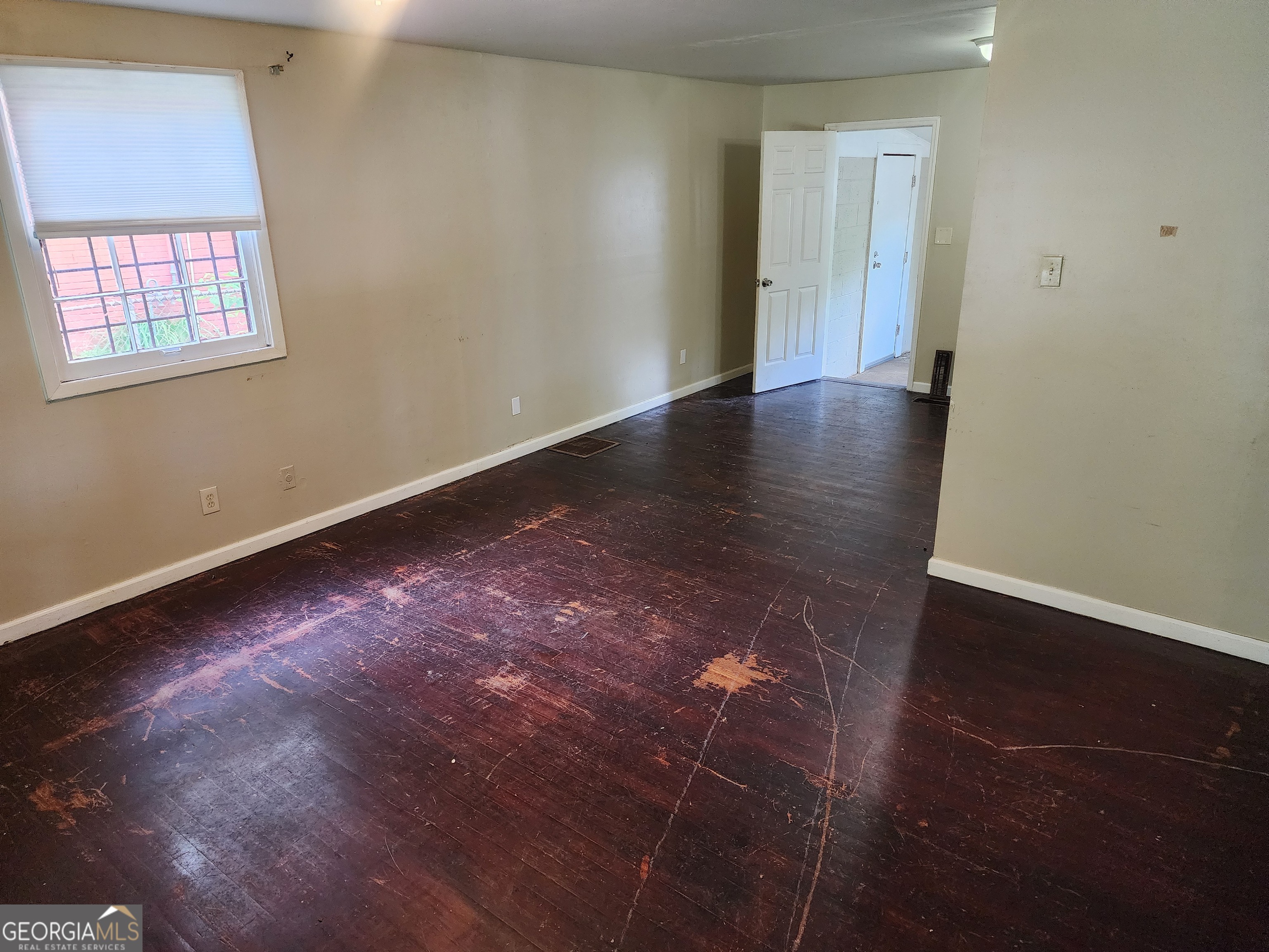 3303 Renault Road Se Property Photo 5