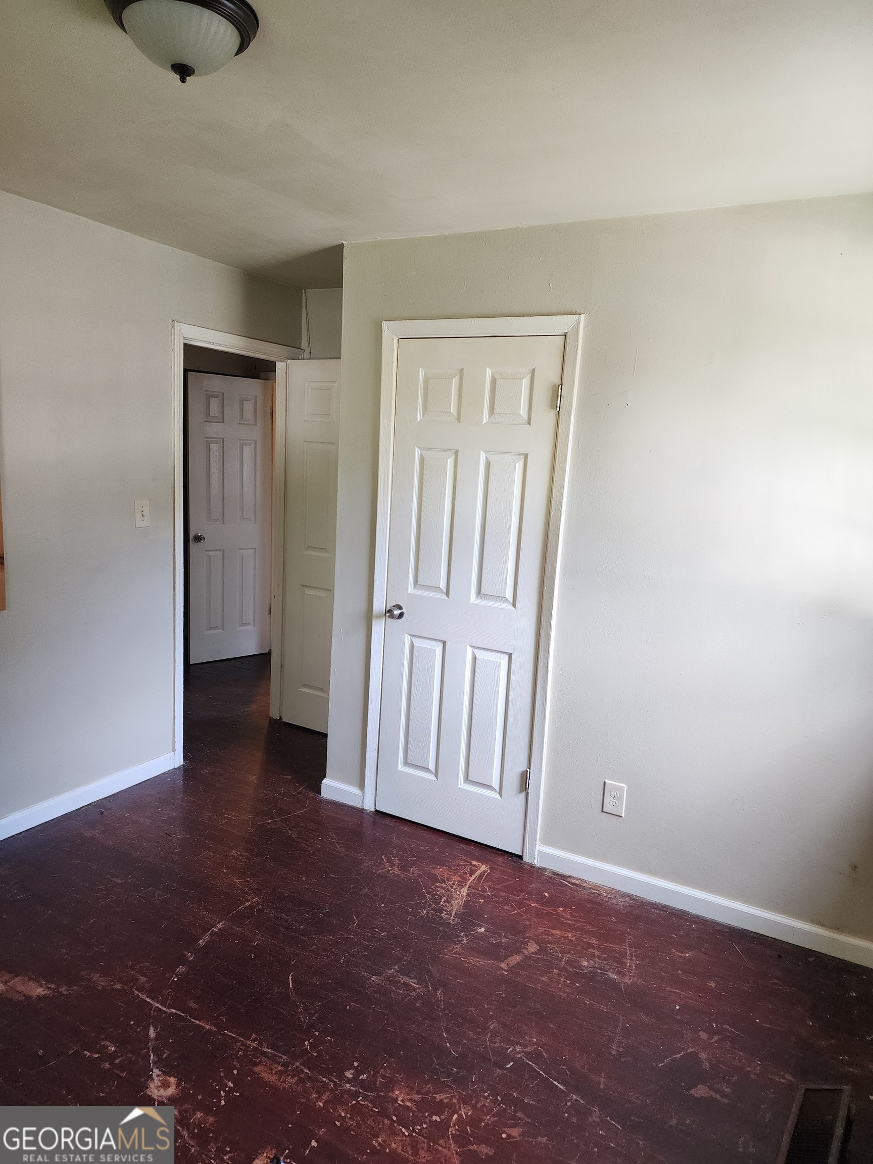 3303 Renault Road Se Property Photo 8