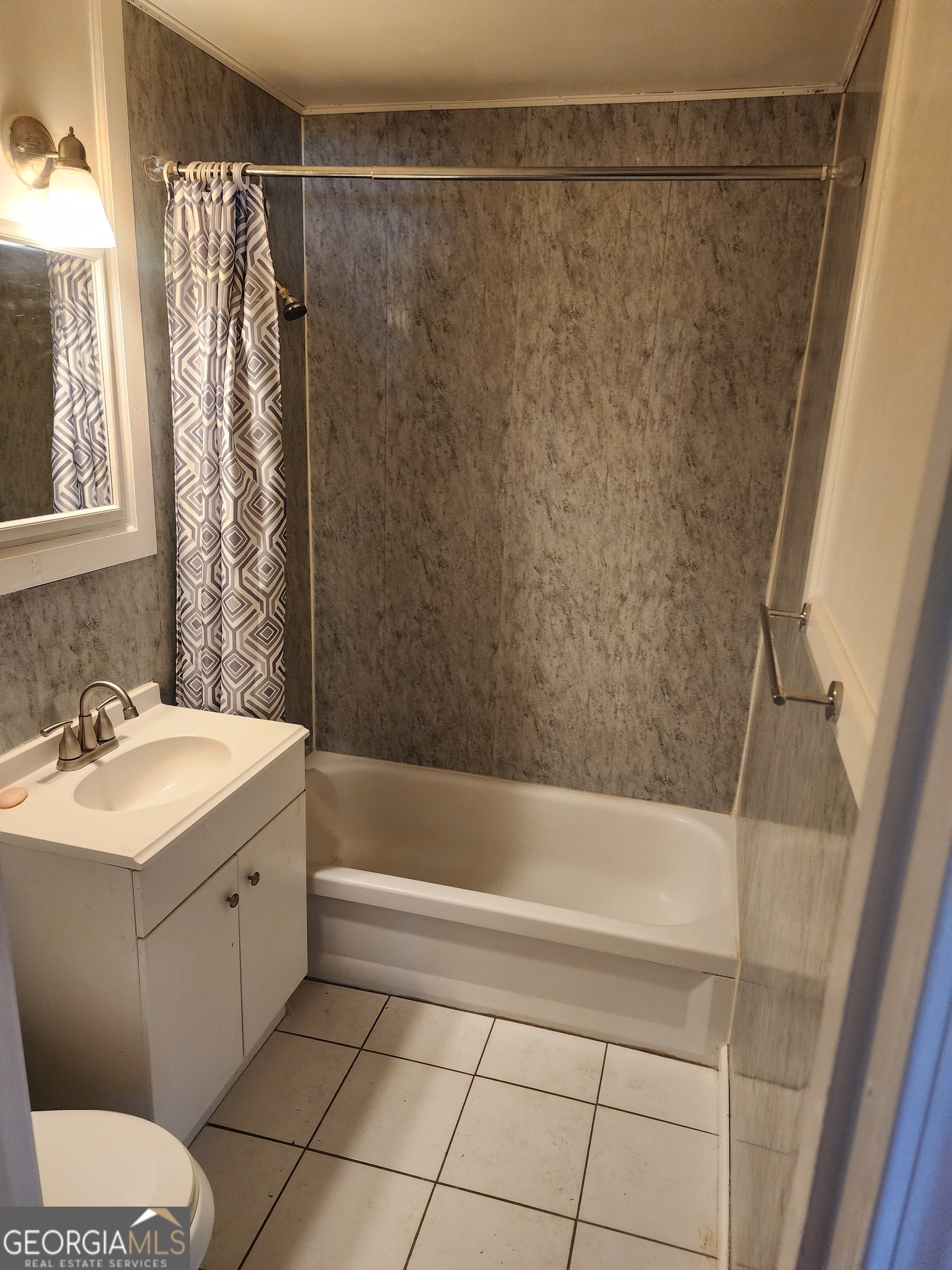 3303 Renault Road Se Property Photo 9