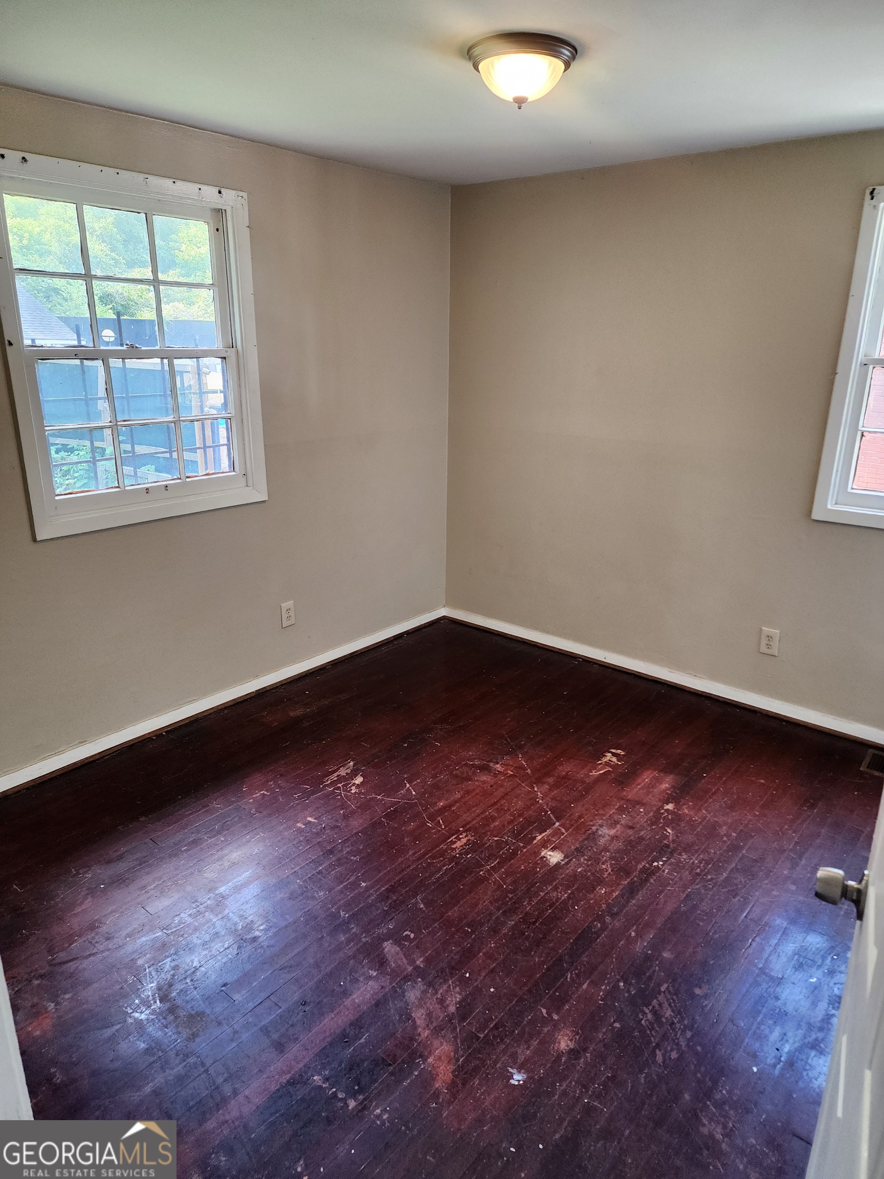 3303 Renault Road Se Property Photo 10