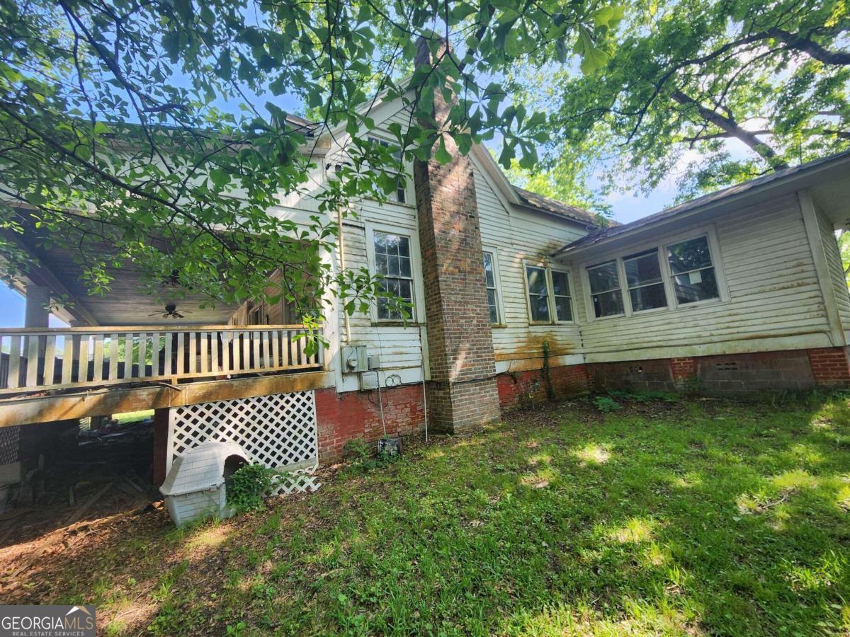 688 Main Street Property Photo 6