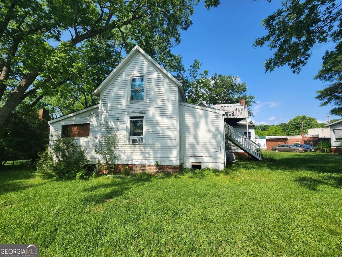 688 Main Street Property Photo 10