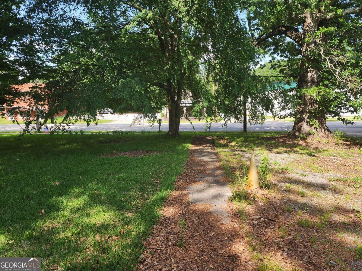 688 Main Street Property Photo 13