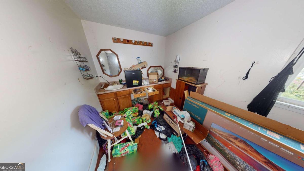 688 Main Street Property Photo 20