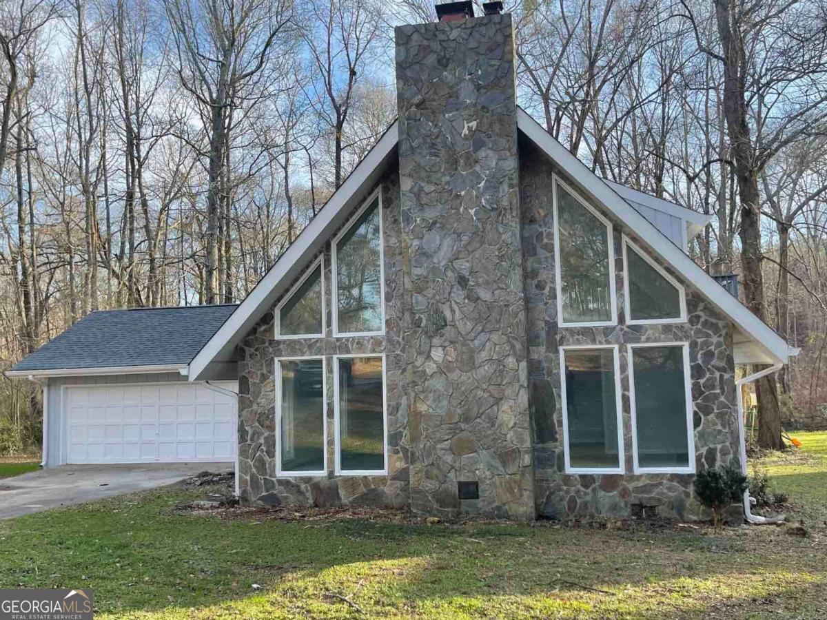2105 Honeybee Creek Drive Property Photo 3