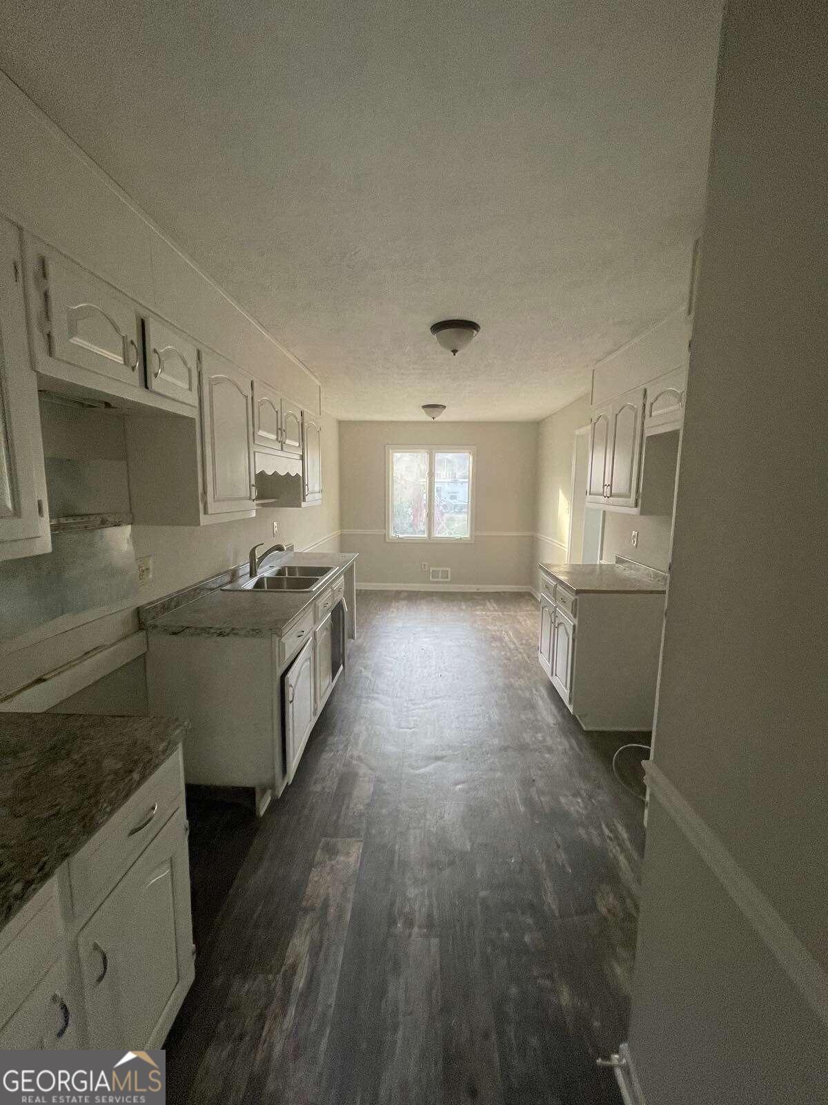 2105 Honeybee Creek Drive Property Photo 11