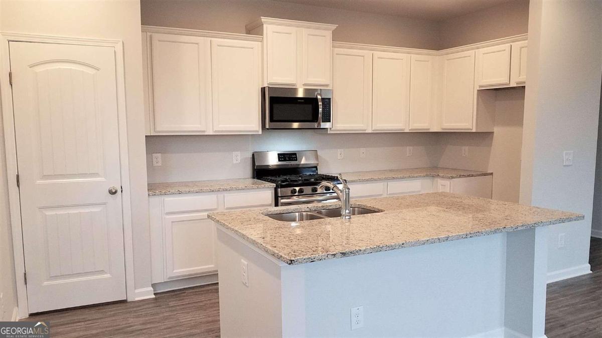195 Covington Terrace Property Photo 8