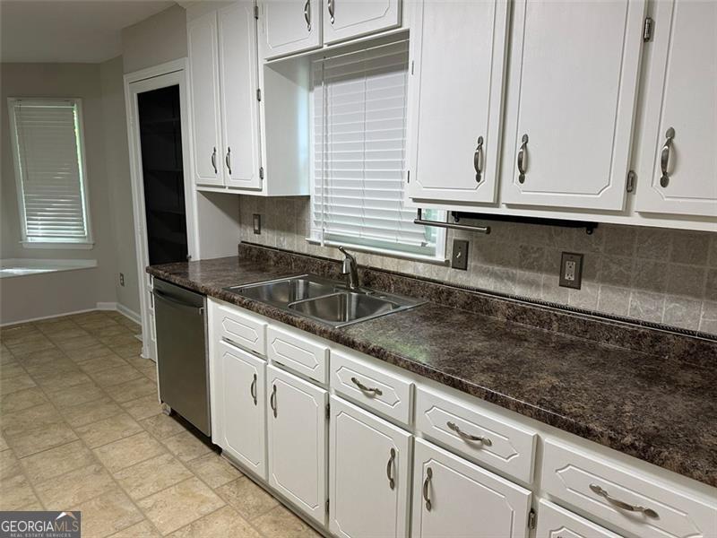 240 White Pines Drive Property Photo 11