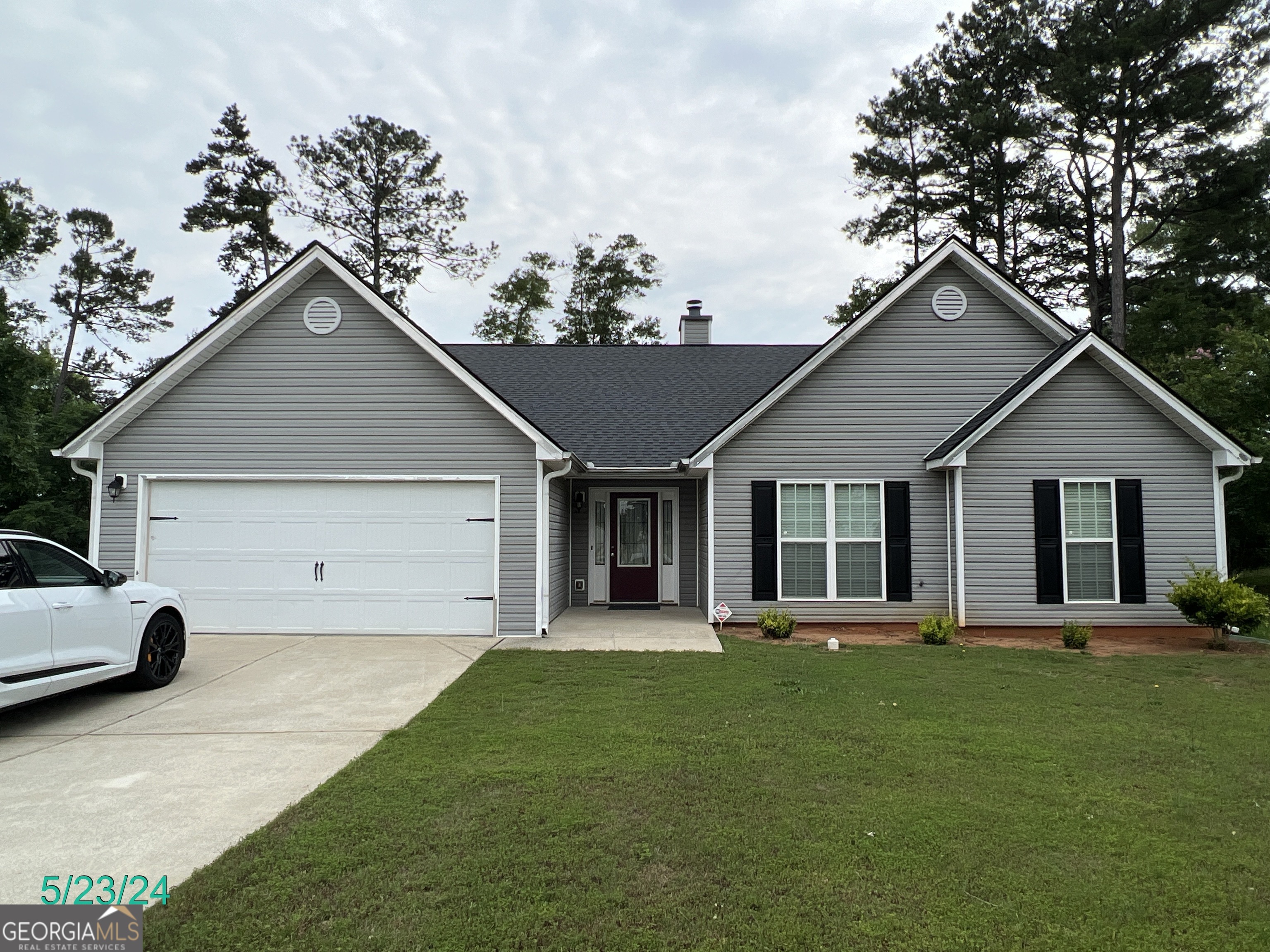 376 Embassy Drive Property Photo 1