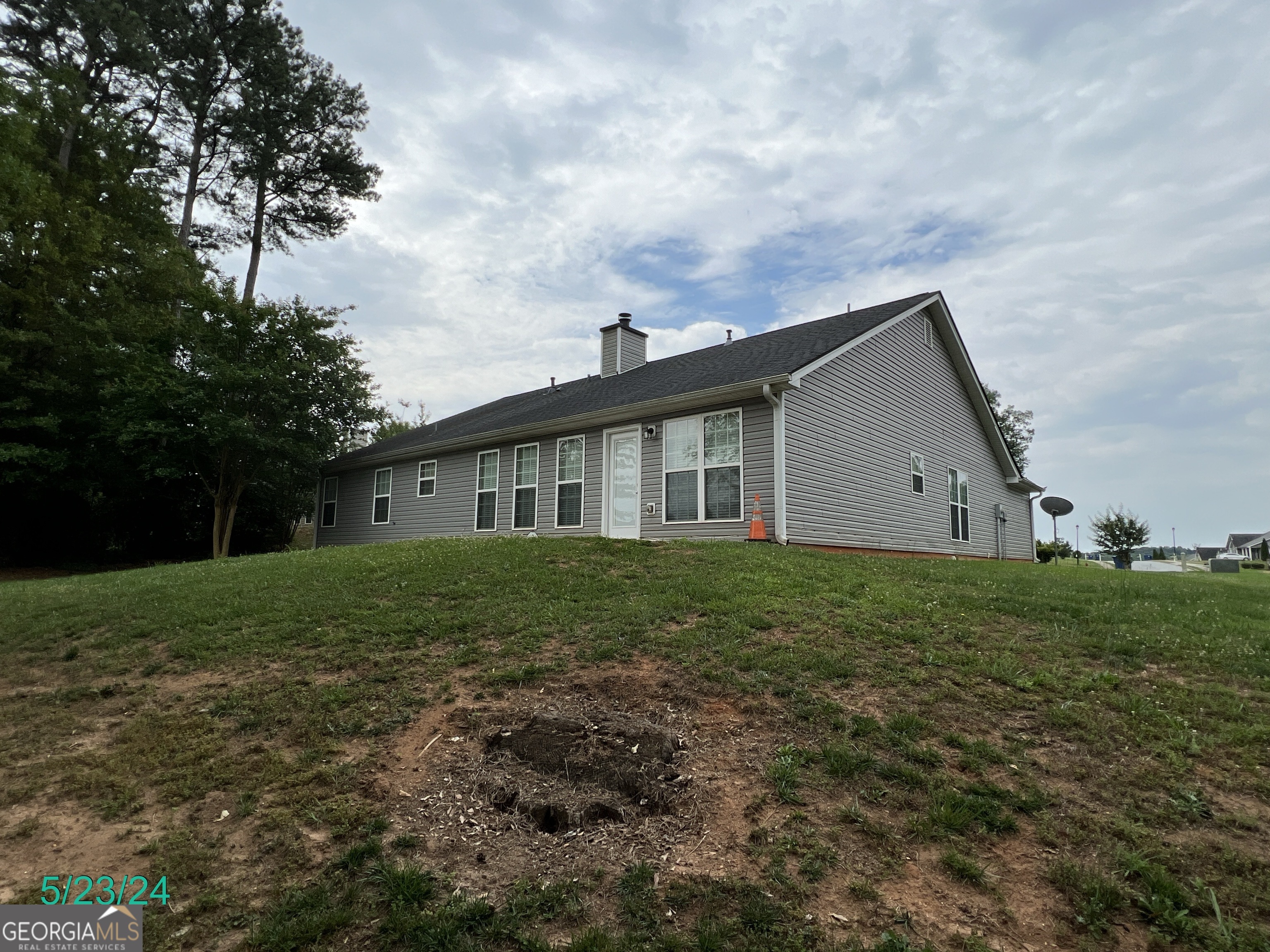376 Embassy Drive Property Photo 5