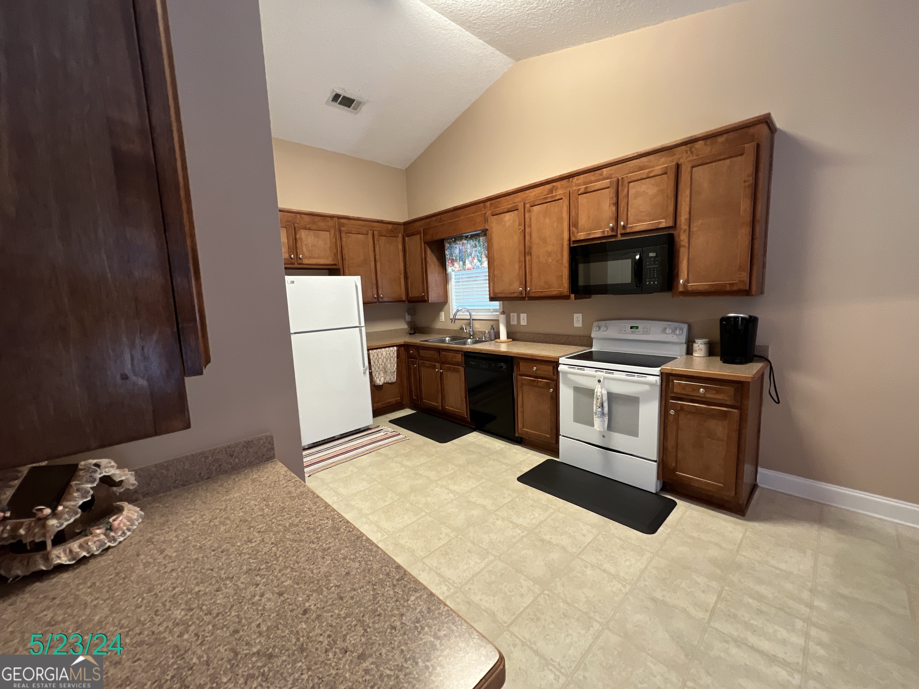 376 Embassy Drive Property Photo 19