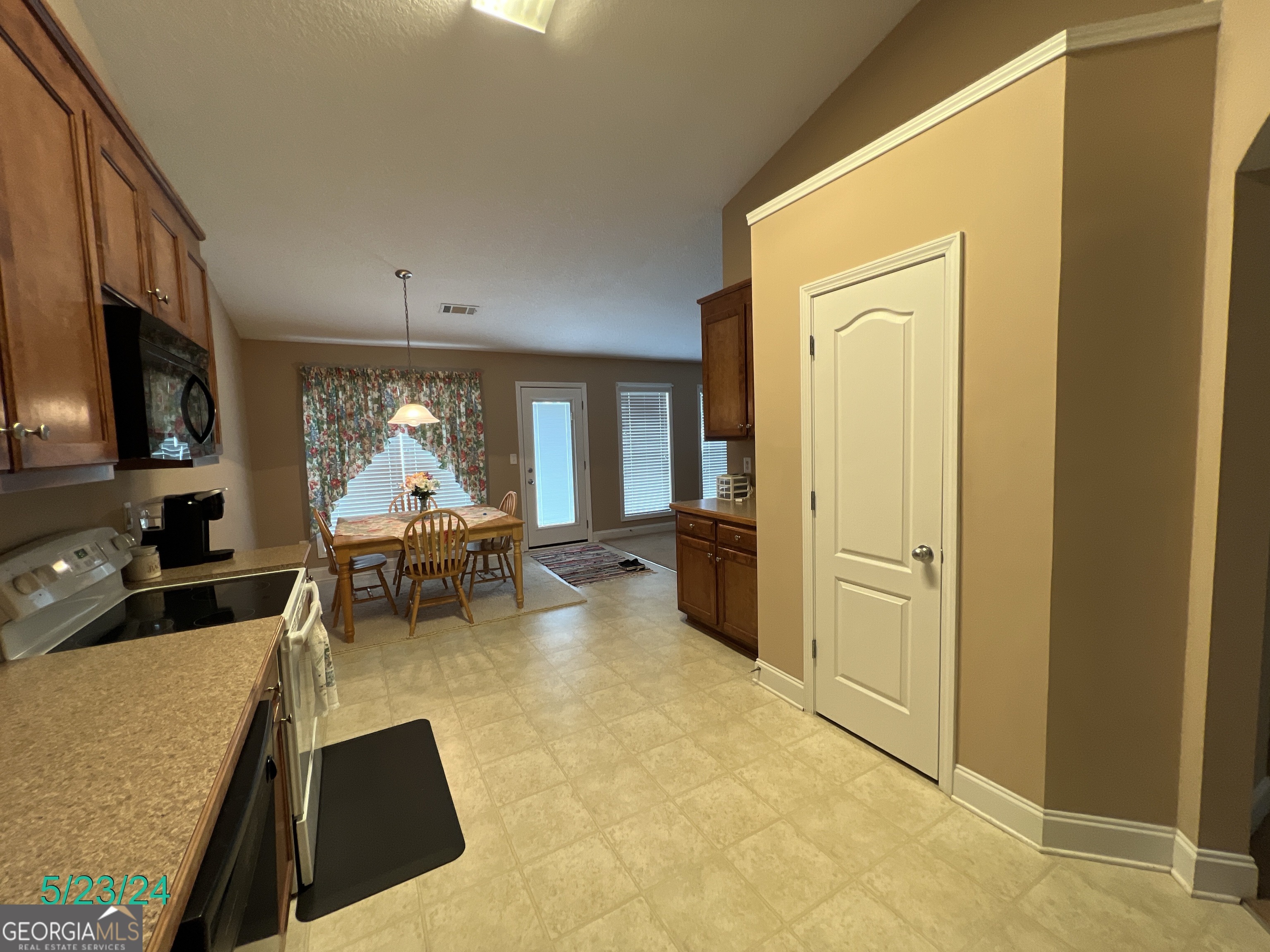 376 Embassy Drive Property Photo 20