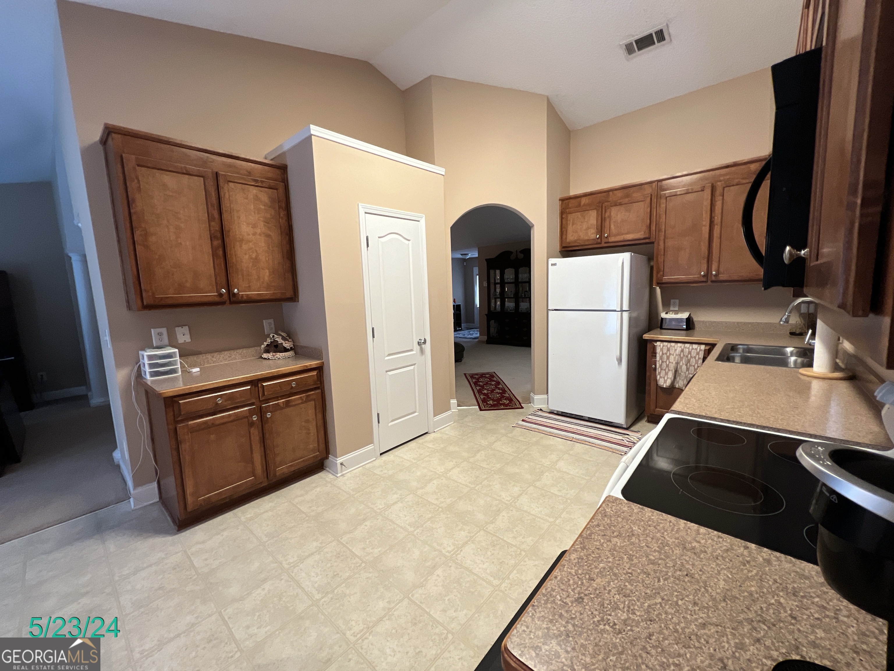376 Embassy Drive Property Photo 21