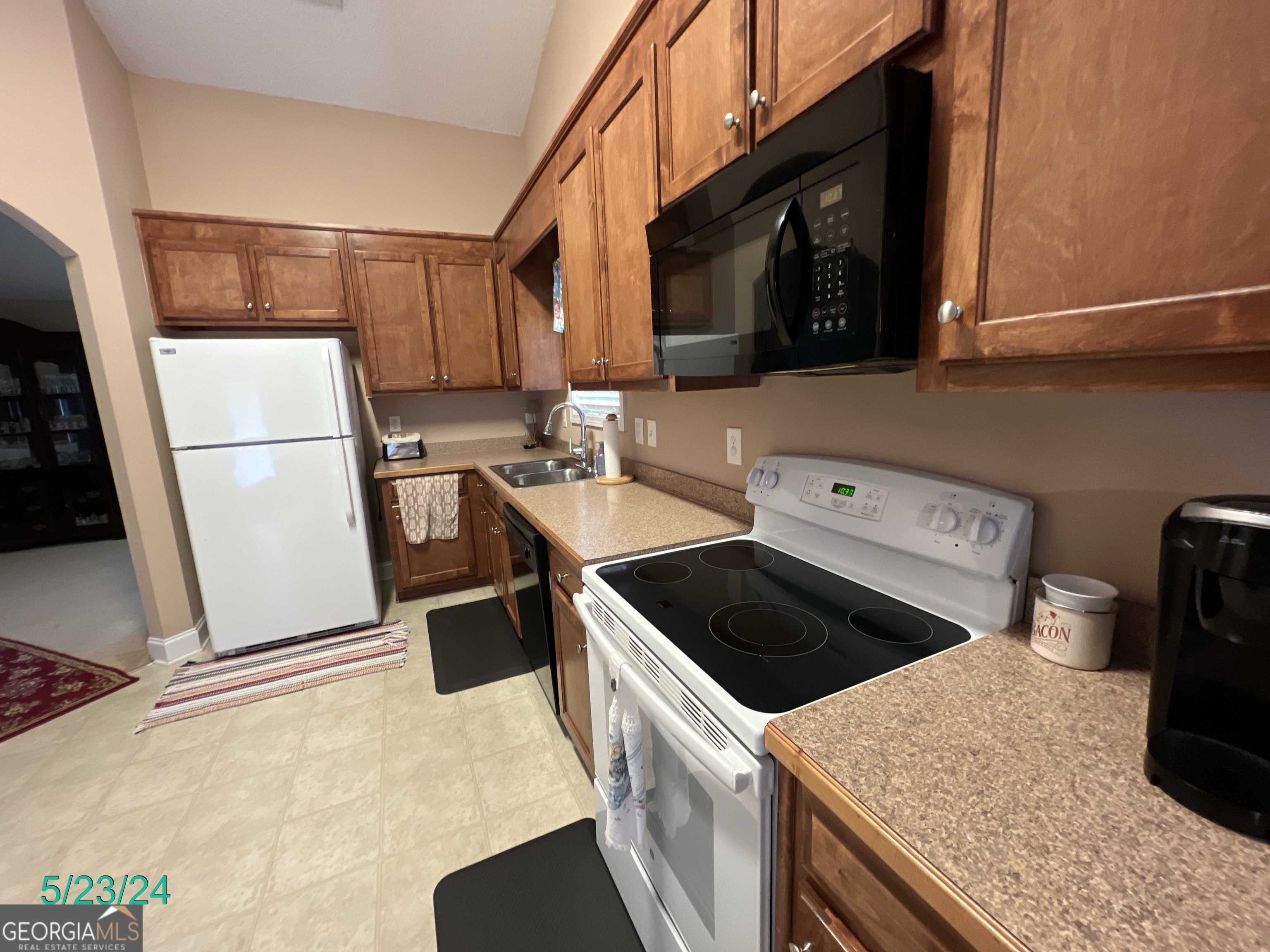 376 Embassy Drive Property Photo 22
