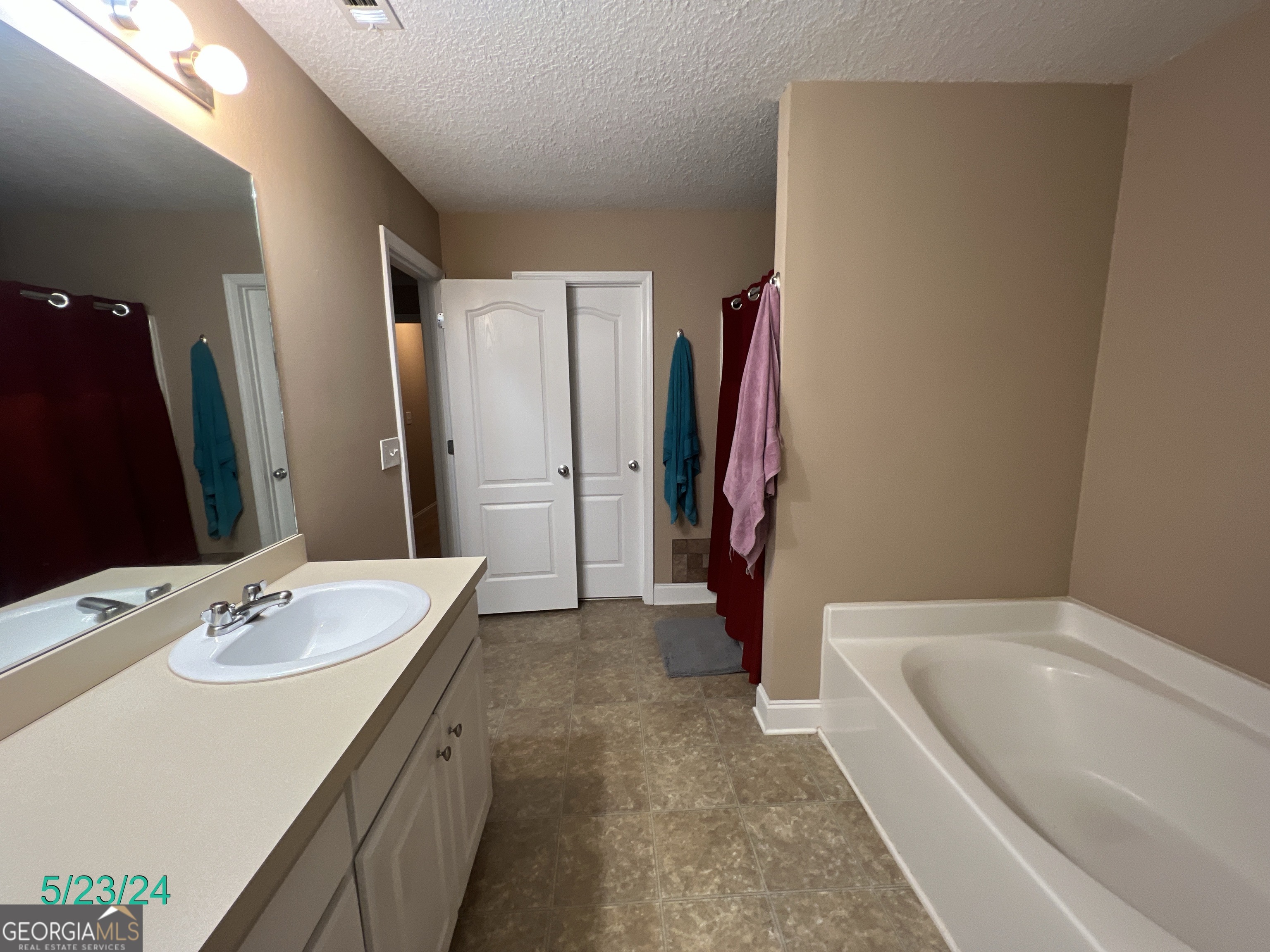 376 Embassy Drive Property Photo 32