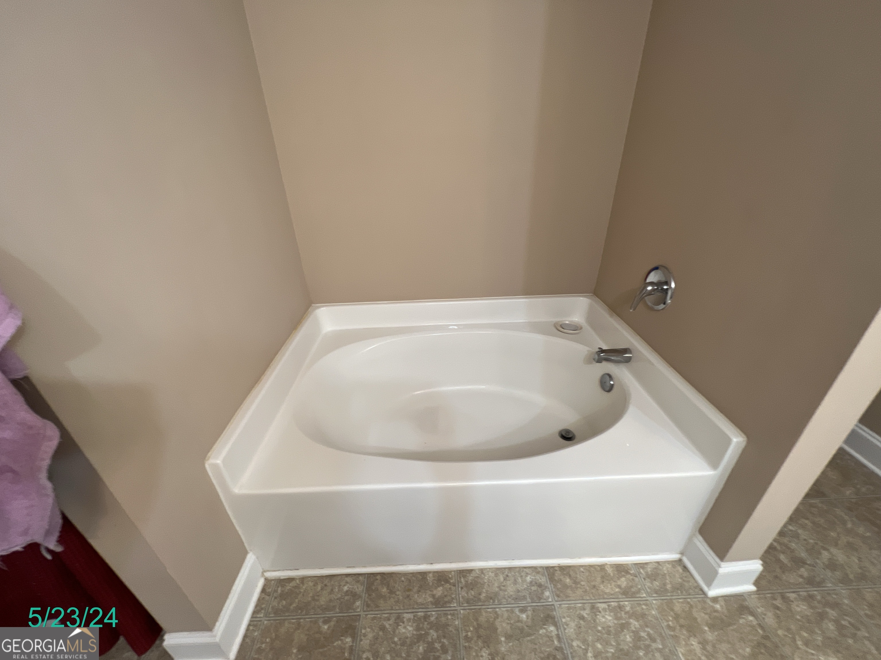 376 Embassy Drive Property Photo 33