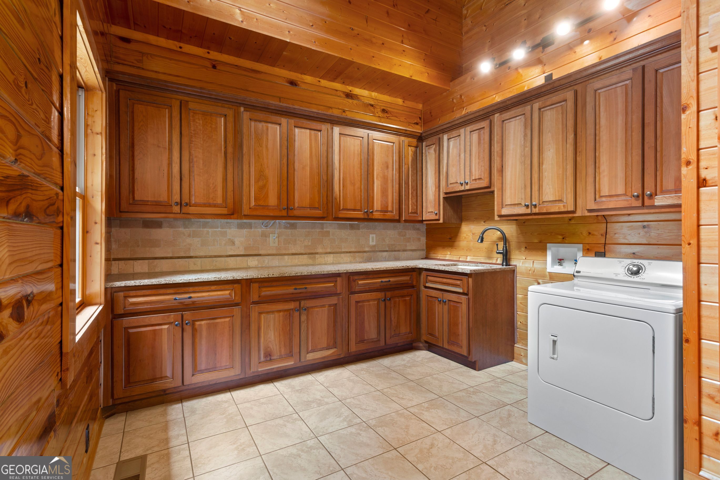 729 Huckleberry Way Property Photo 38