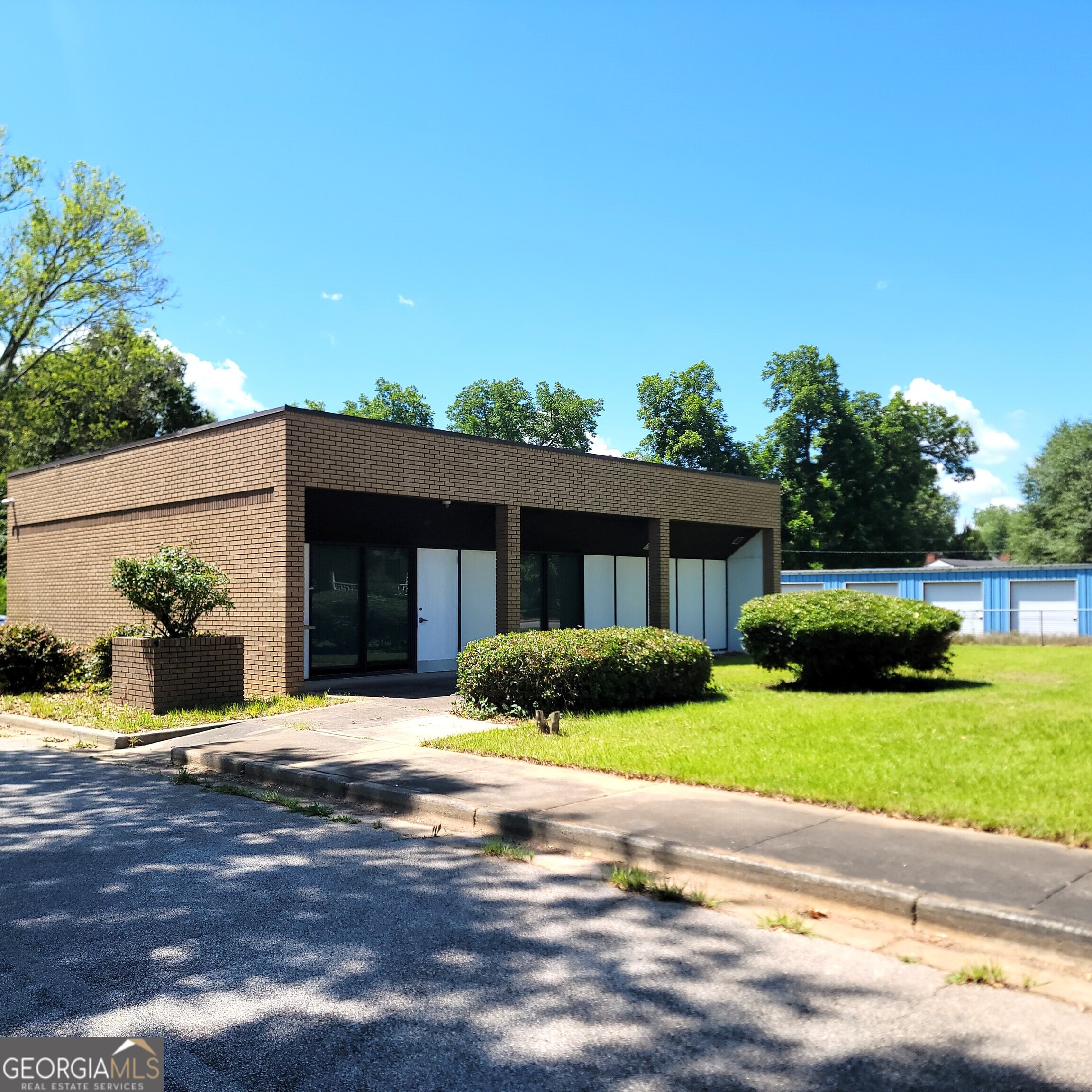 912 Peachtree Street Property Photo 1