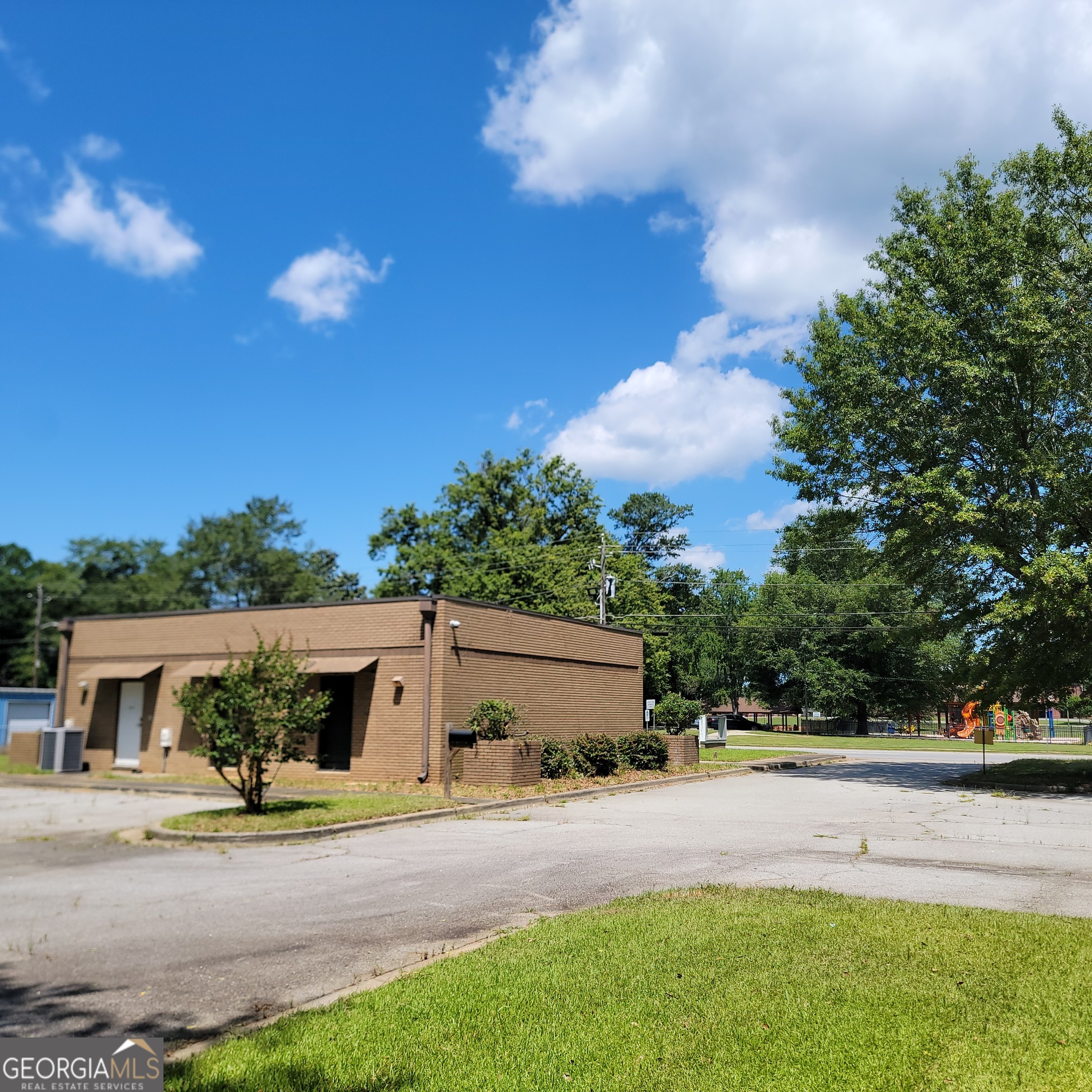 912 Peachtree Street Property Photo 3