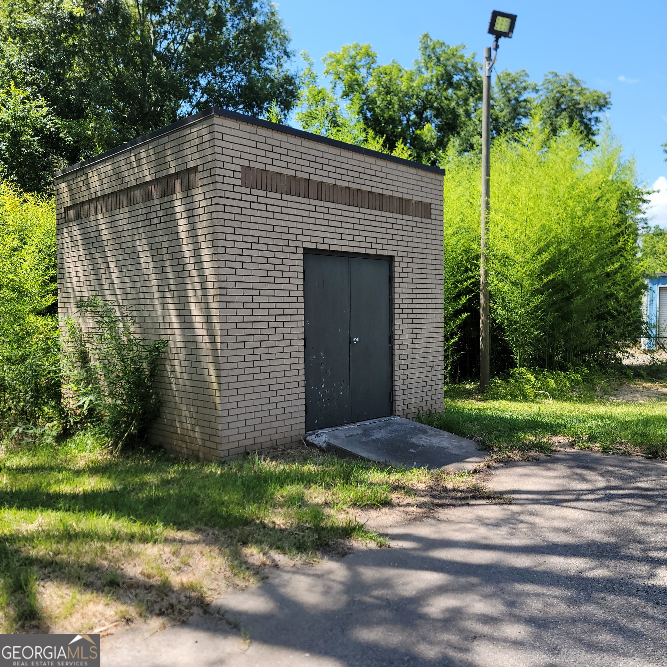 912 Peachtree Street Property Photo 4