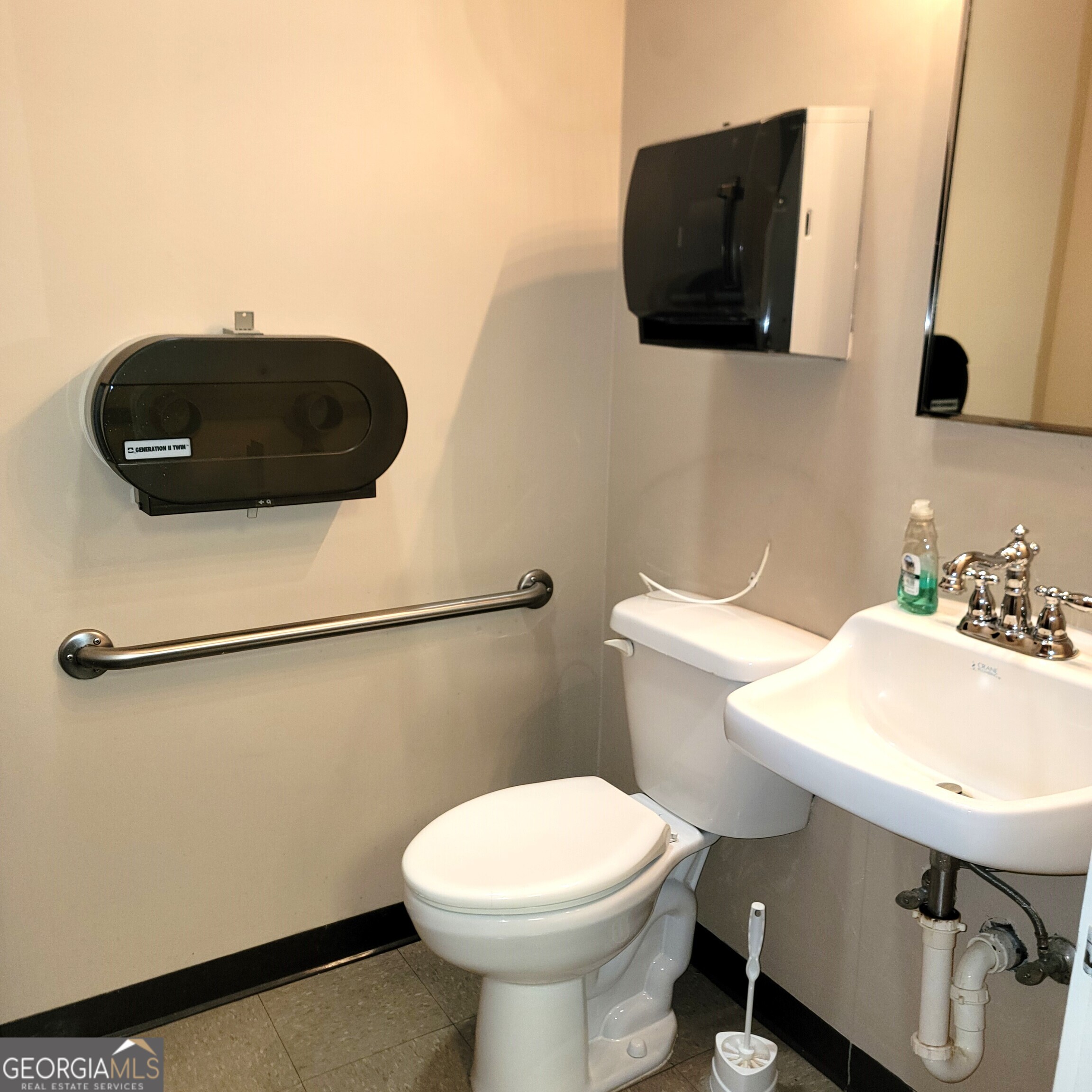 912 Peachtree Street Property Photo 5