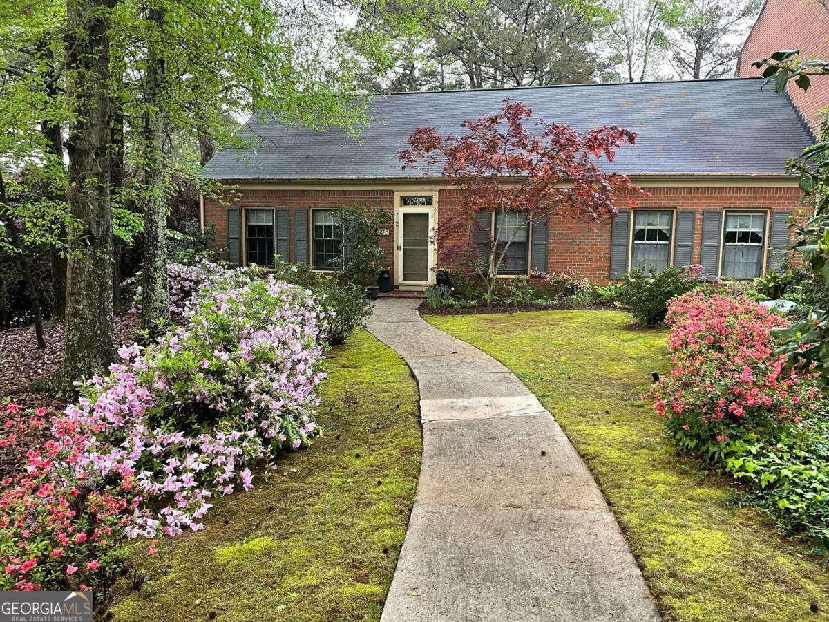 112 S Stratford Drive Property Photo 1