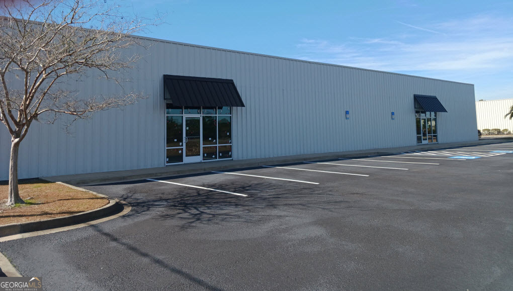 200 Commerce Center Drive Property Photo