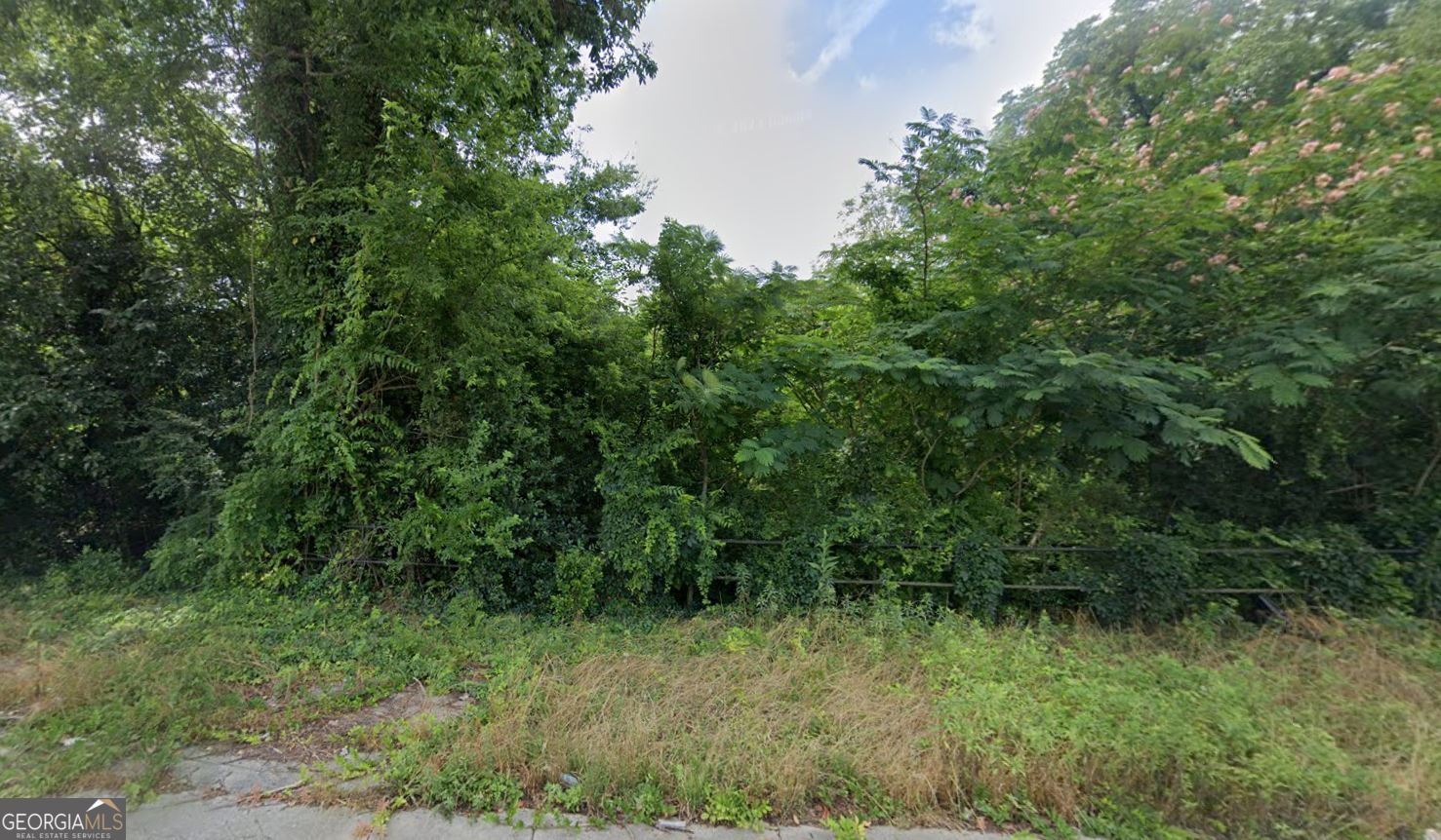 565 Main Street Property Photo 1