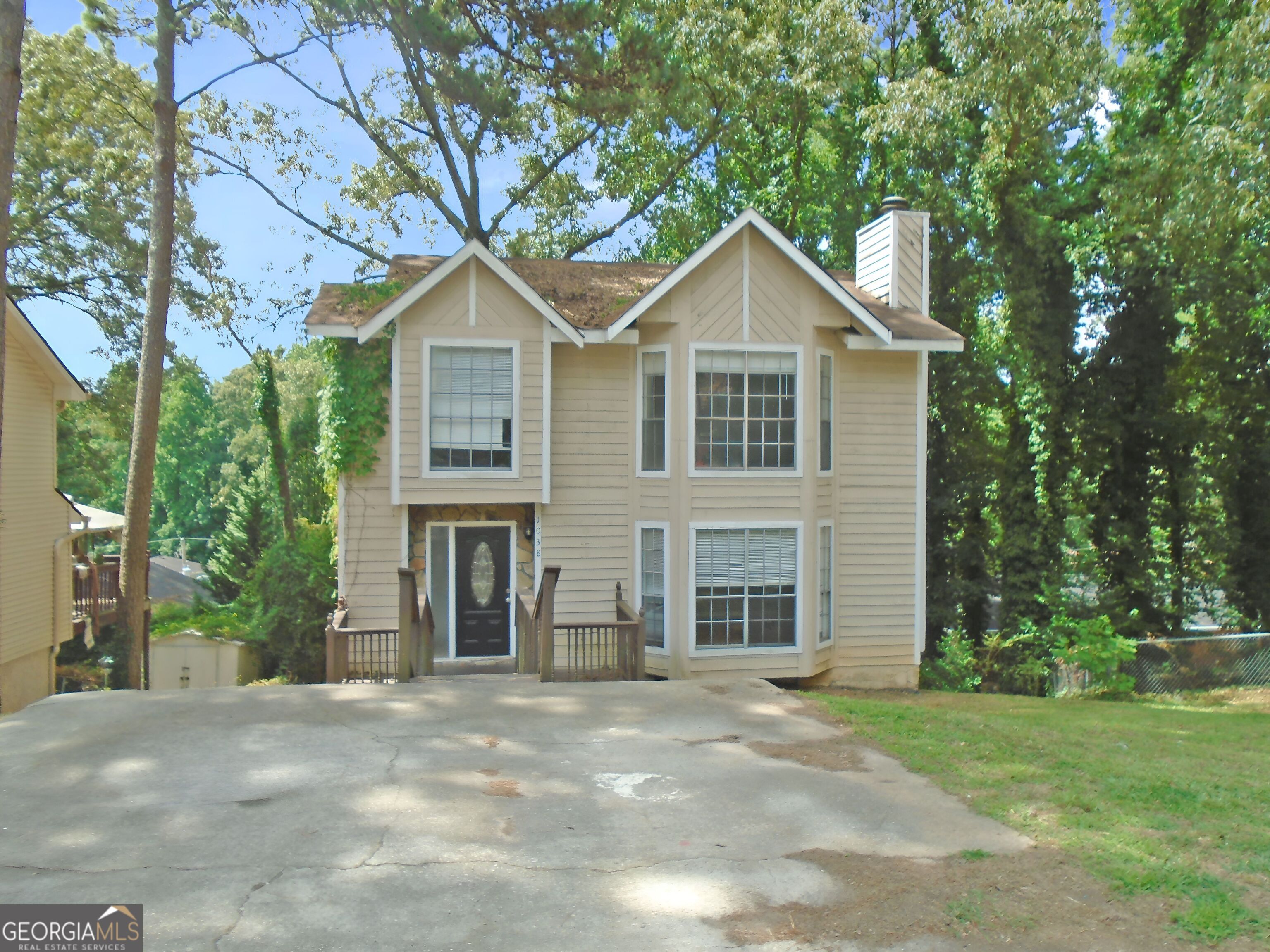1038 Ascot Court Property Photo 1