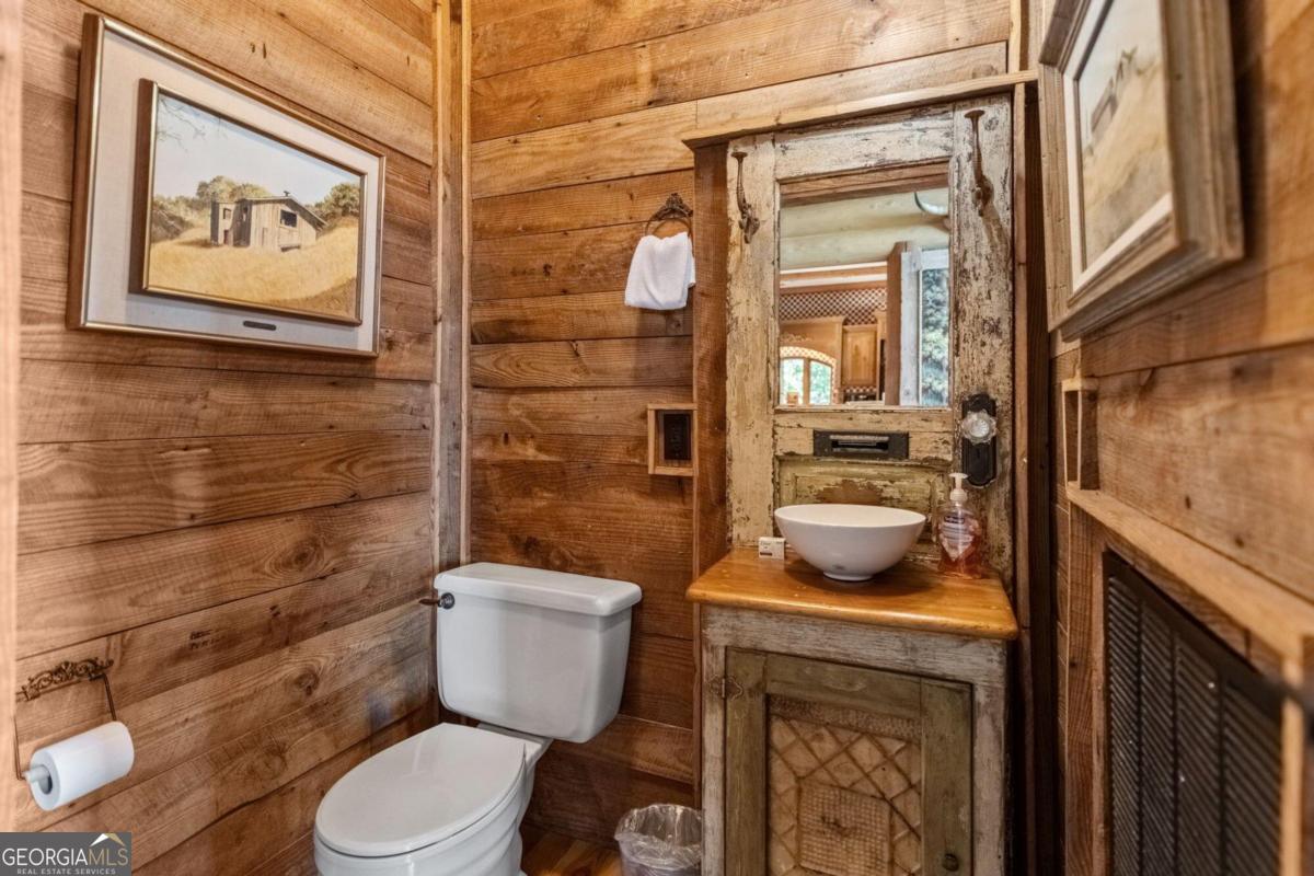 976 Mull Valley Road Property Photo 4