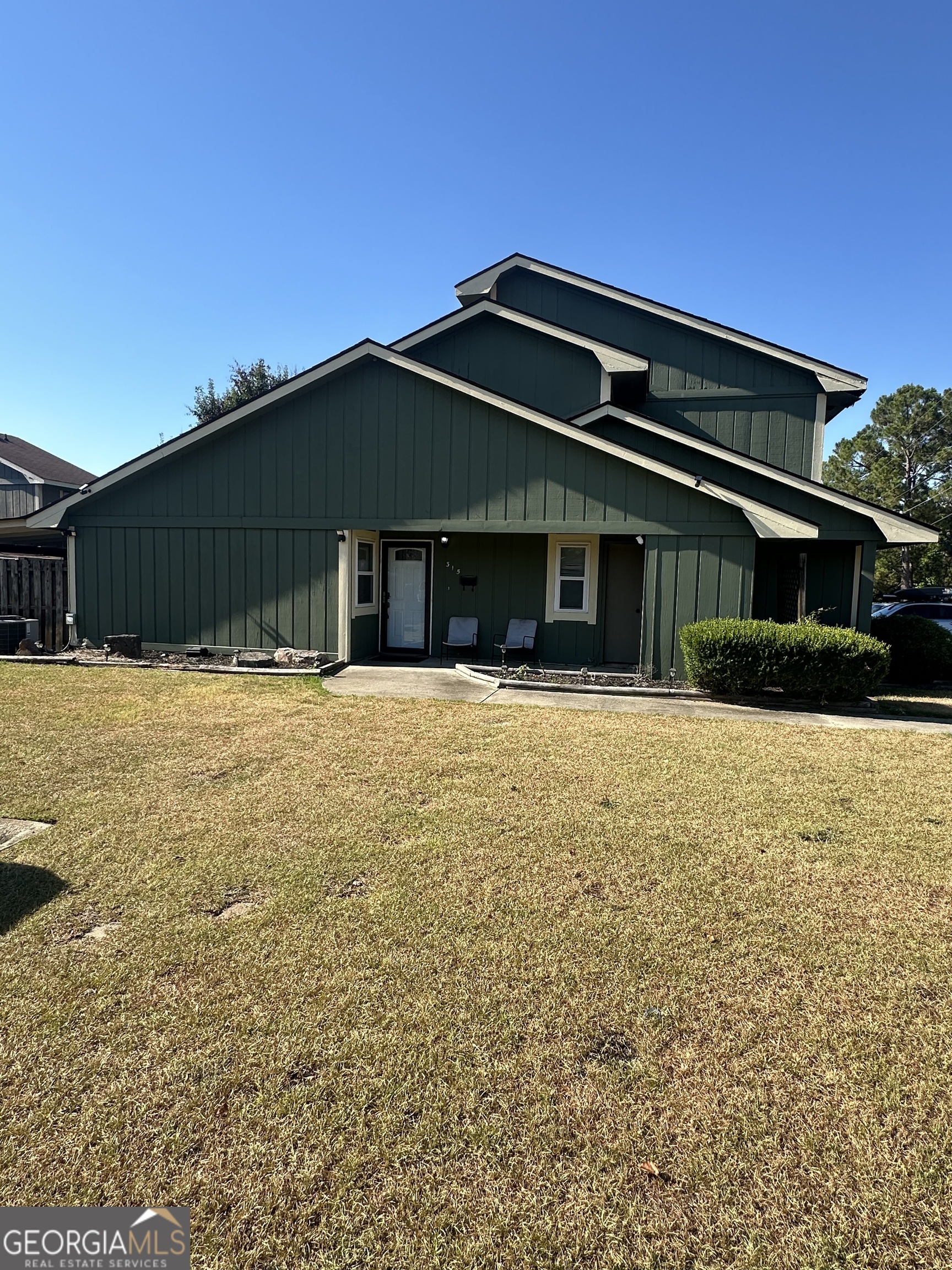 315 Featherstone Drive Property Photo 2
