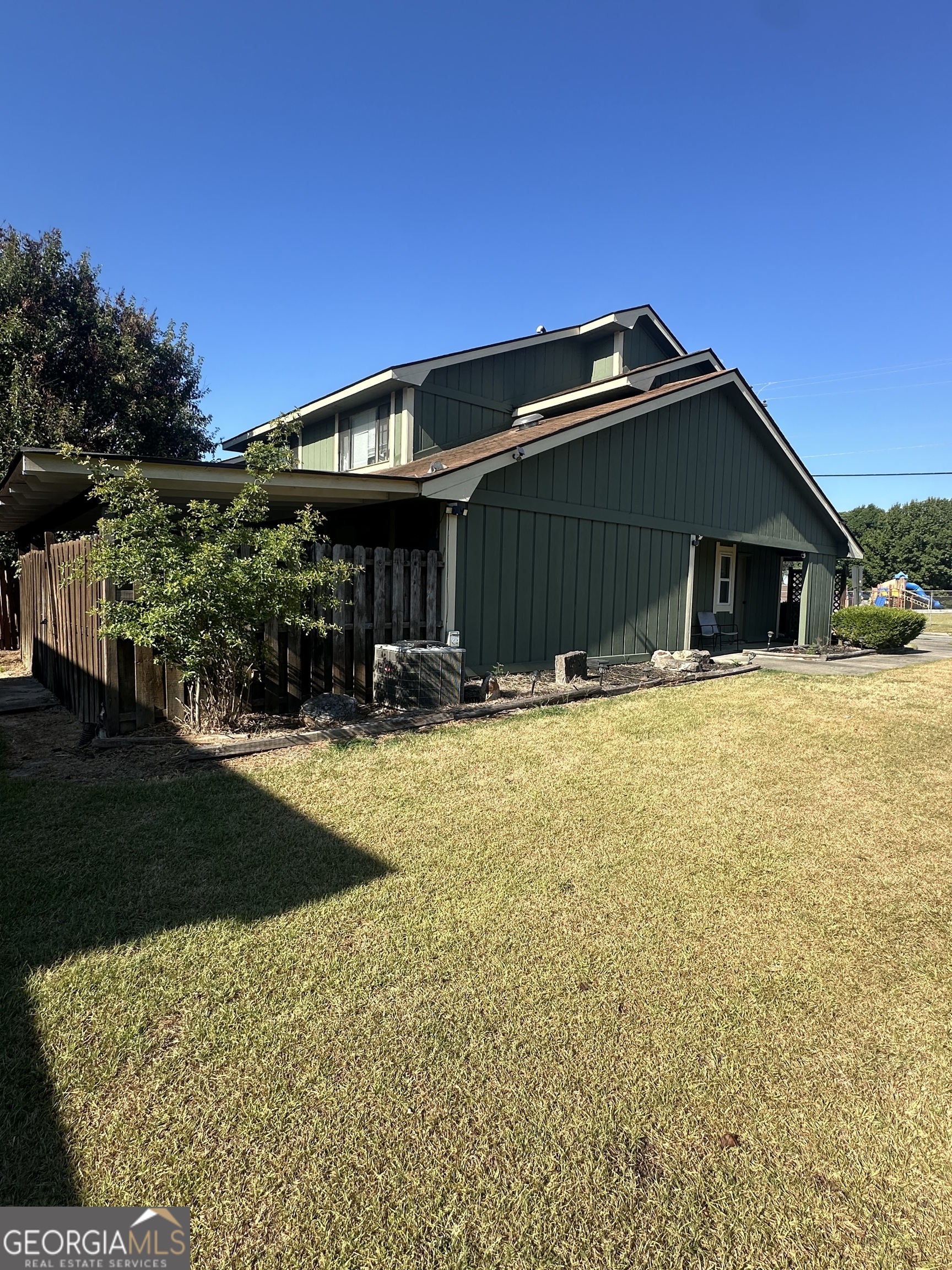 315 Featherstone Drive Property Photo 3