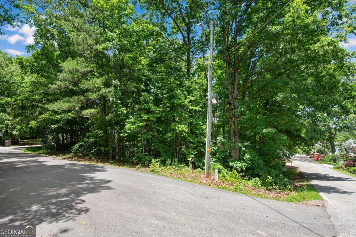 2025 Lakeview Parkway Property Photo 5