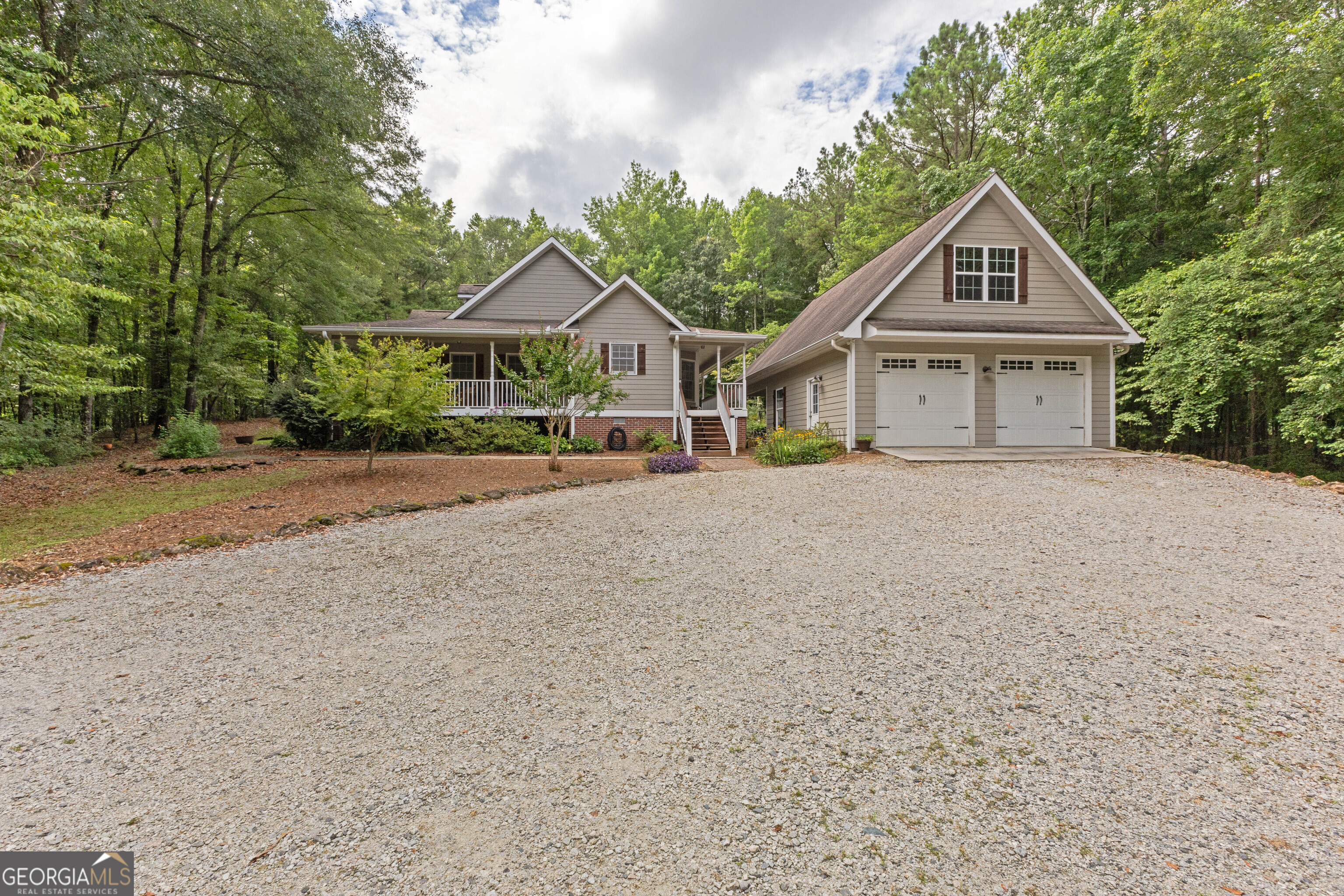 6425 Mixon Road Property Photo 5