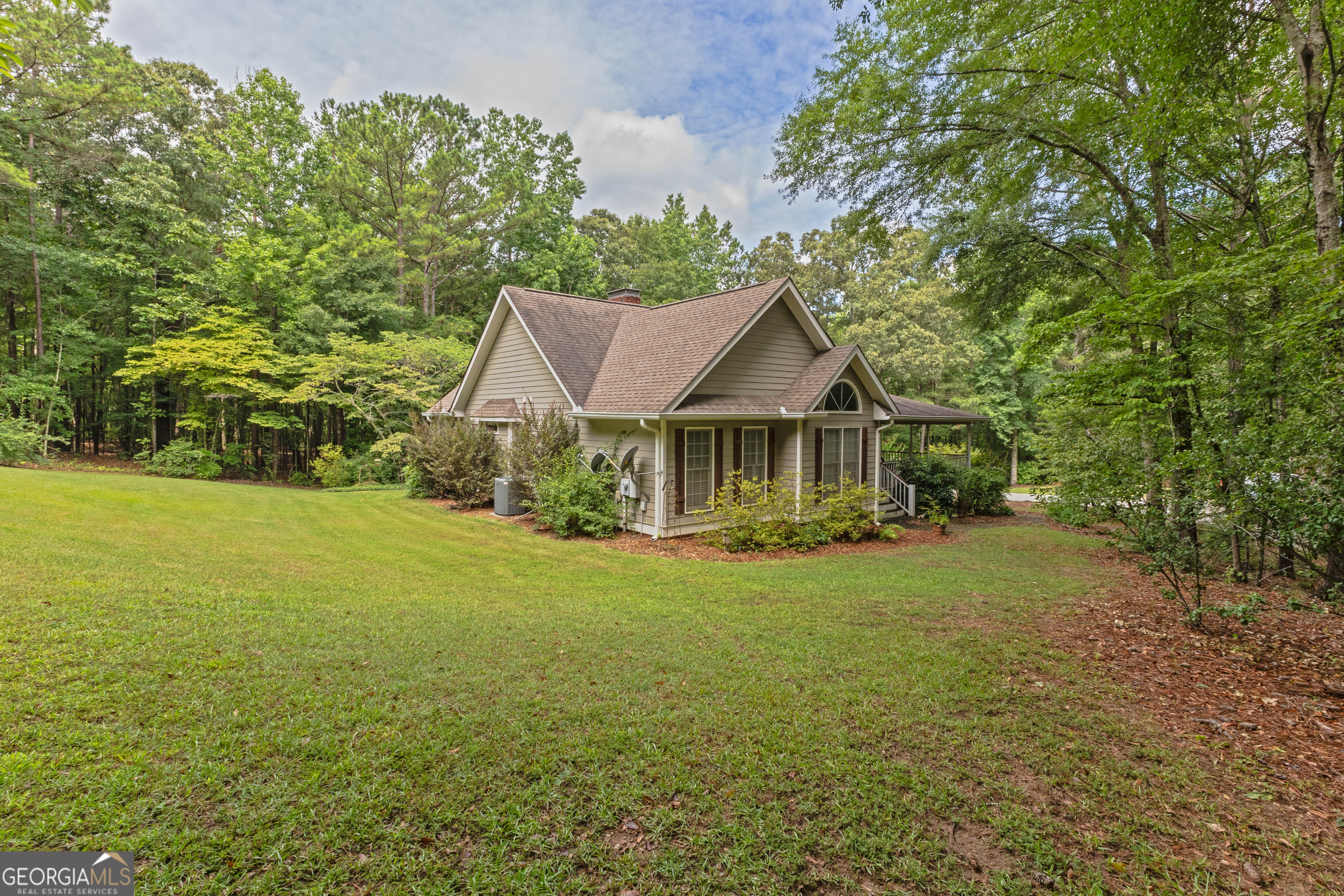 6425 Mixon Road Property Photo 6