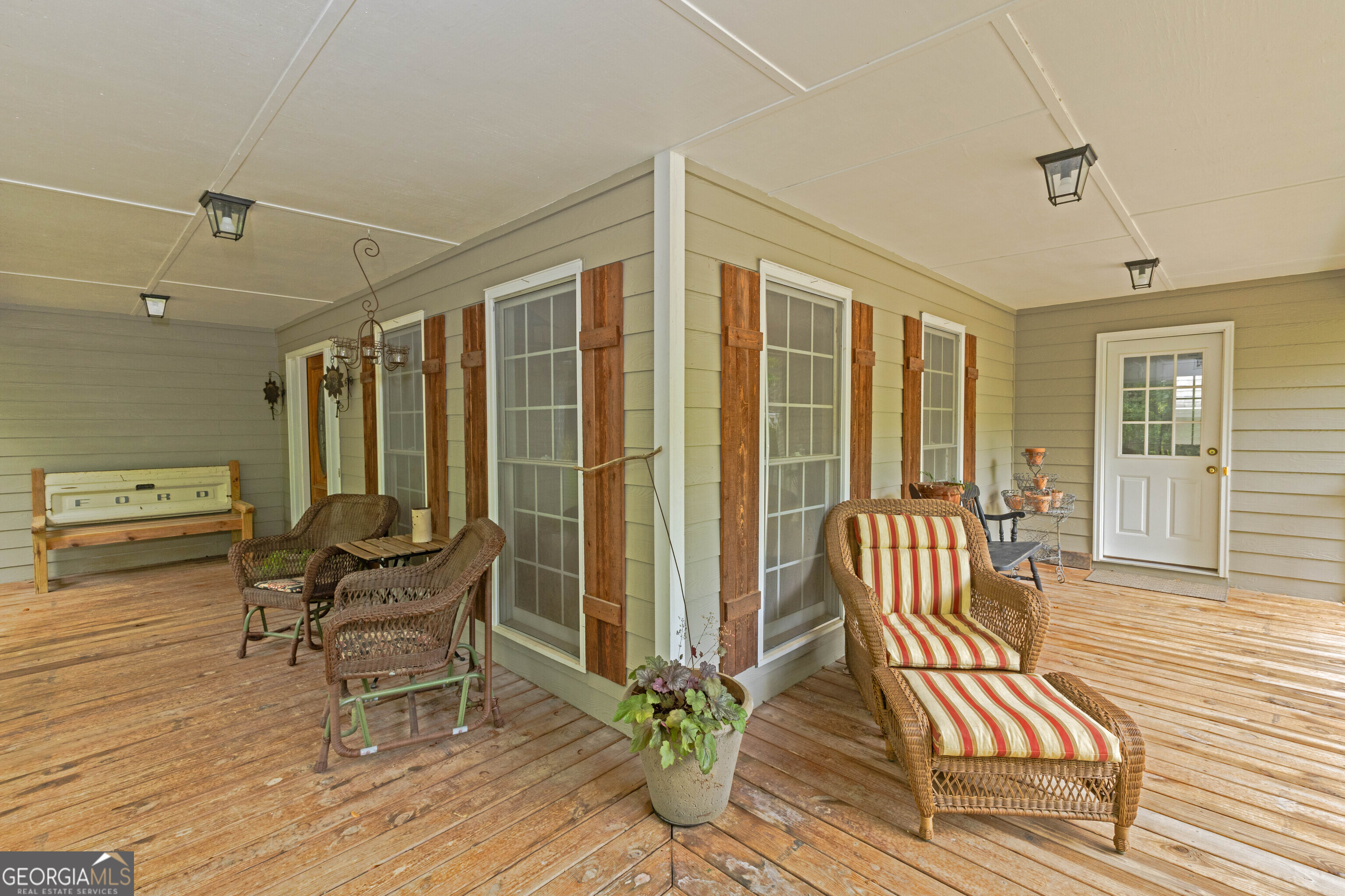 6425 Mixon Road Property Photo 10
