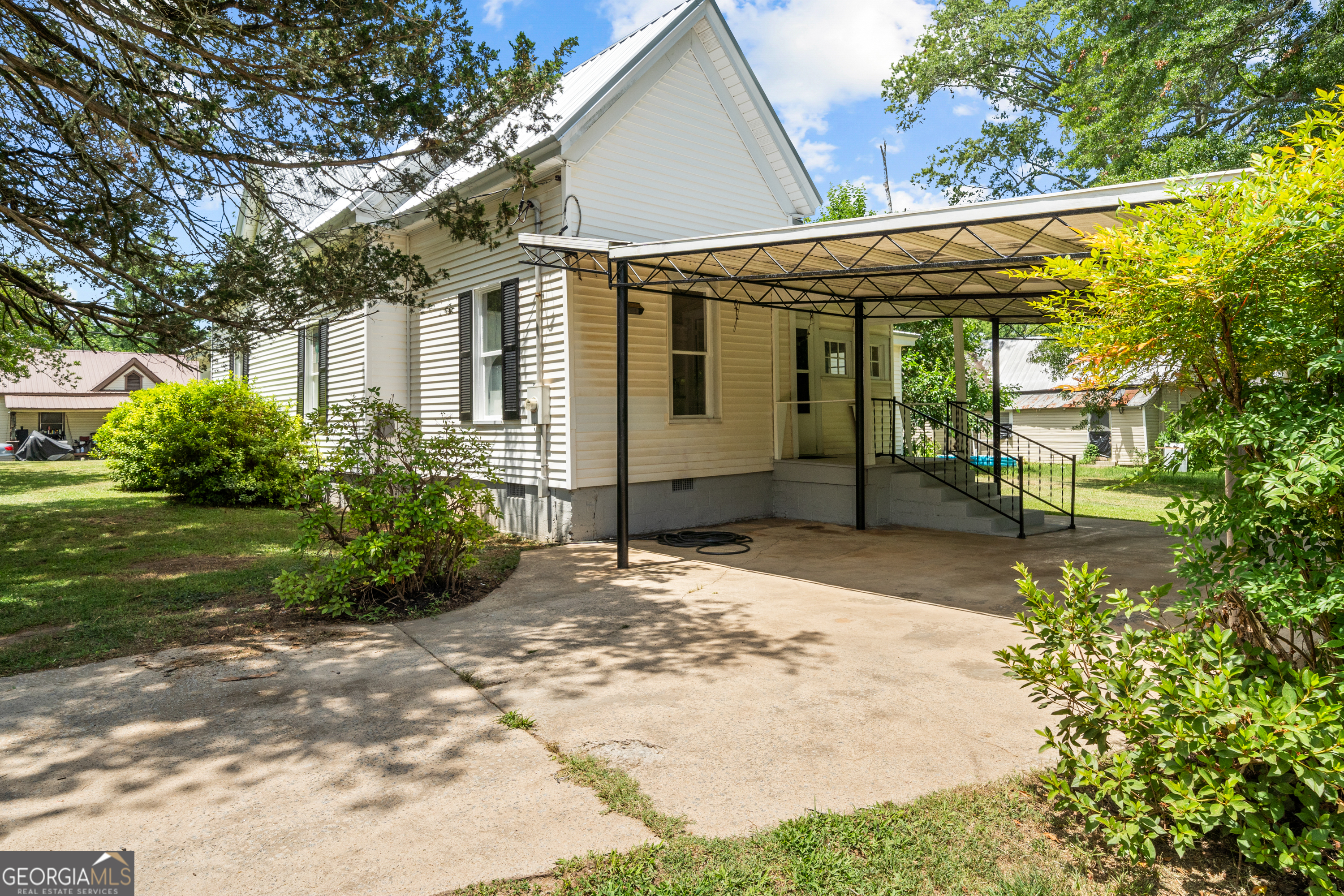 301 Hart Avenue Property Photo 32