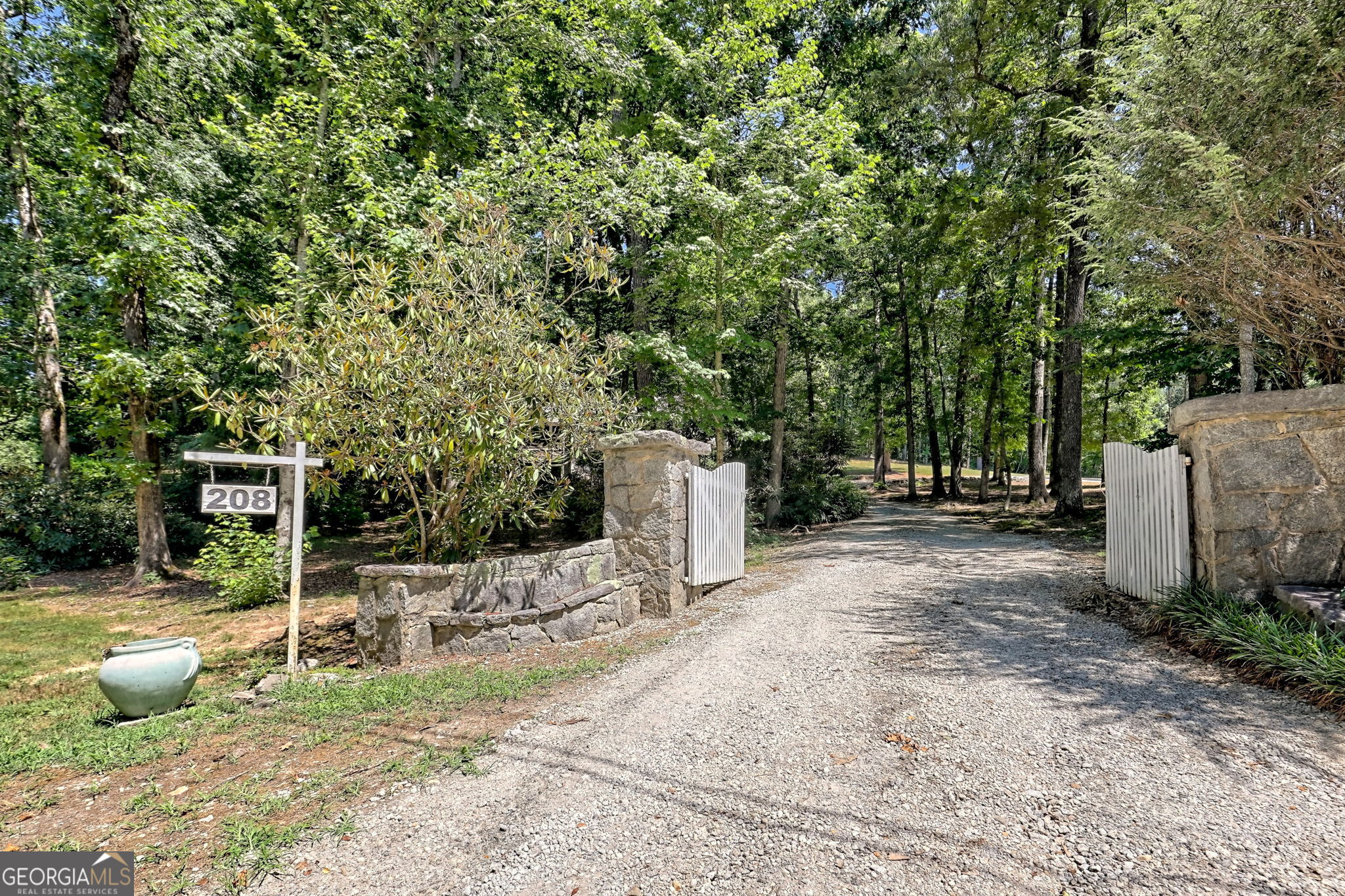 208 Colony Road Property Photo 3