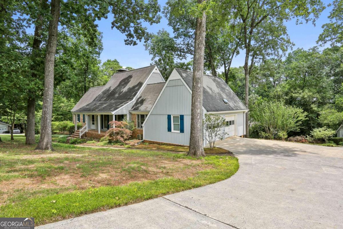 5622 Williamsburg Drive Property Photo 1
