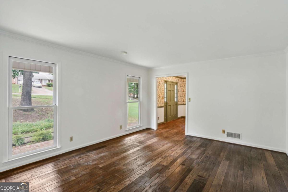 5622 Williamsburg Drive Property Photo 7