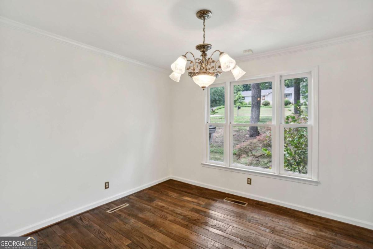 5622 Williamsburg Drive Property Photo 8