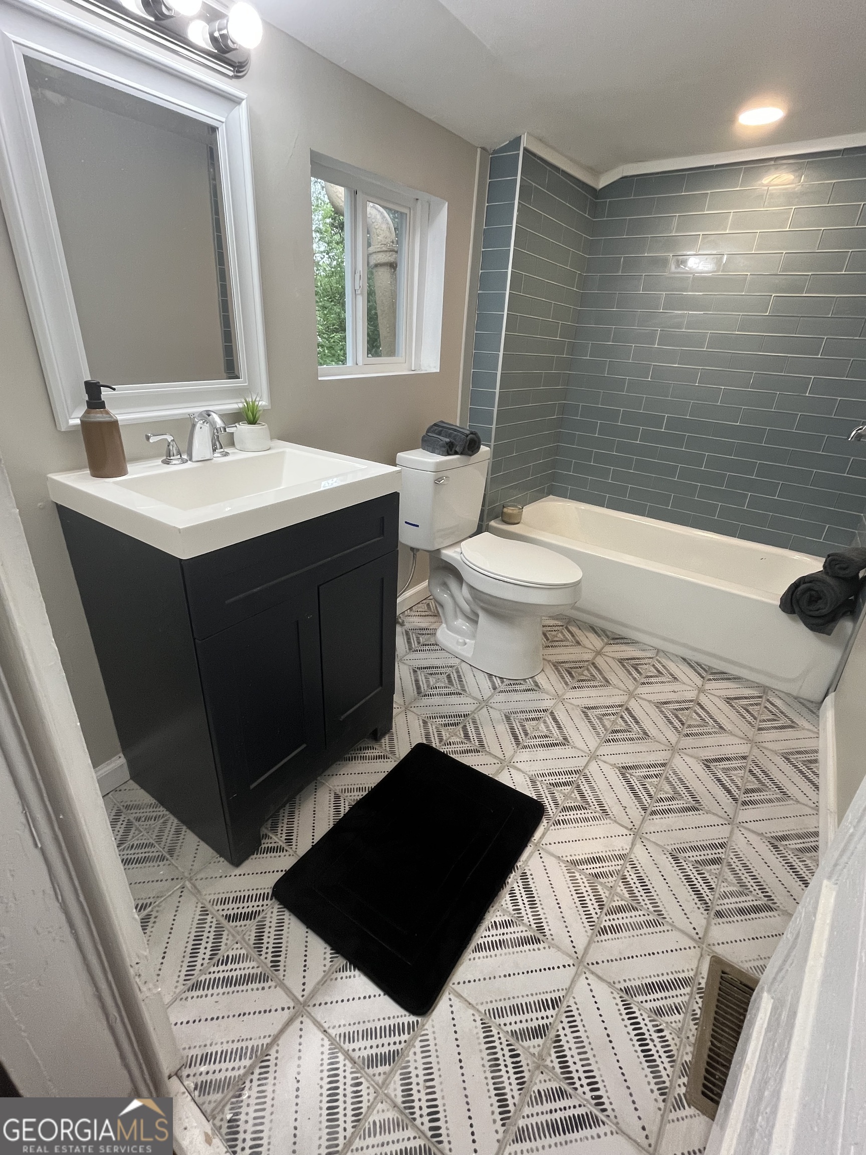 321 N 10th Street Property Photo 24
