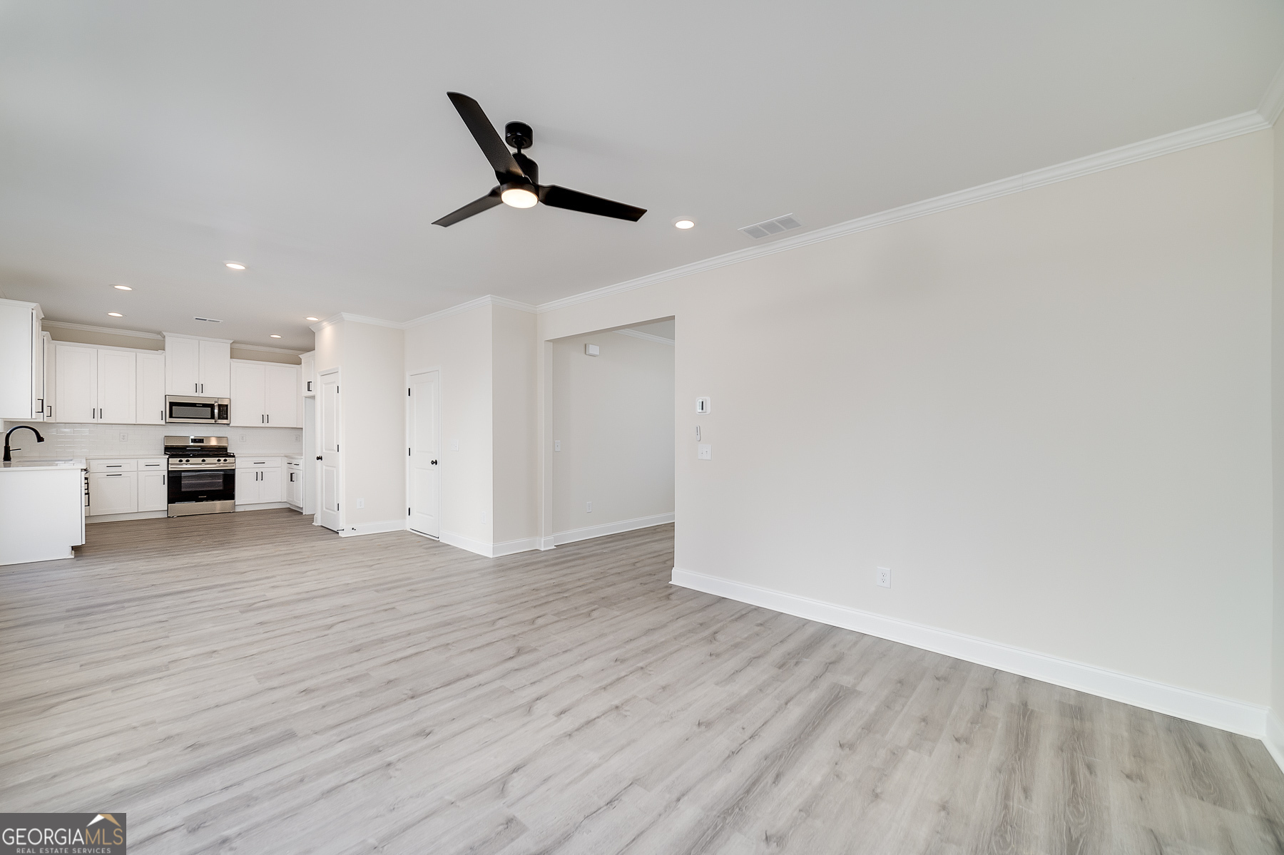 422 N Hazel Avenue Property Photo 8