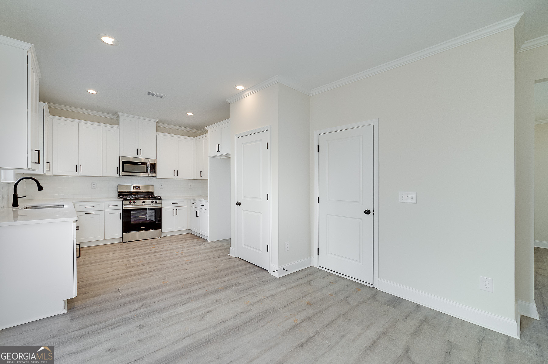 422 N Hazel Avenue Property Photo 9