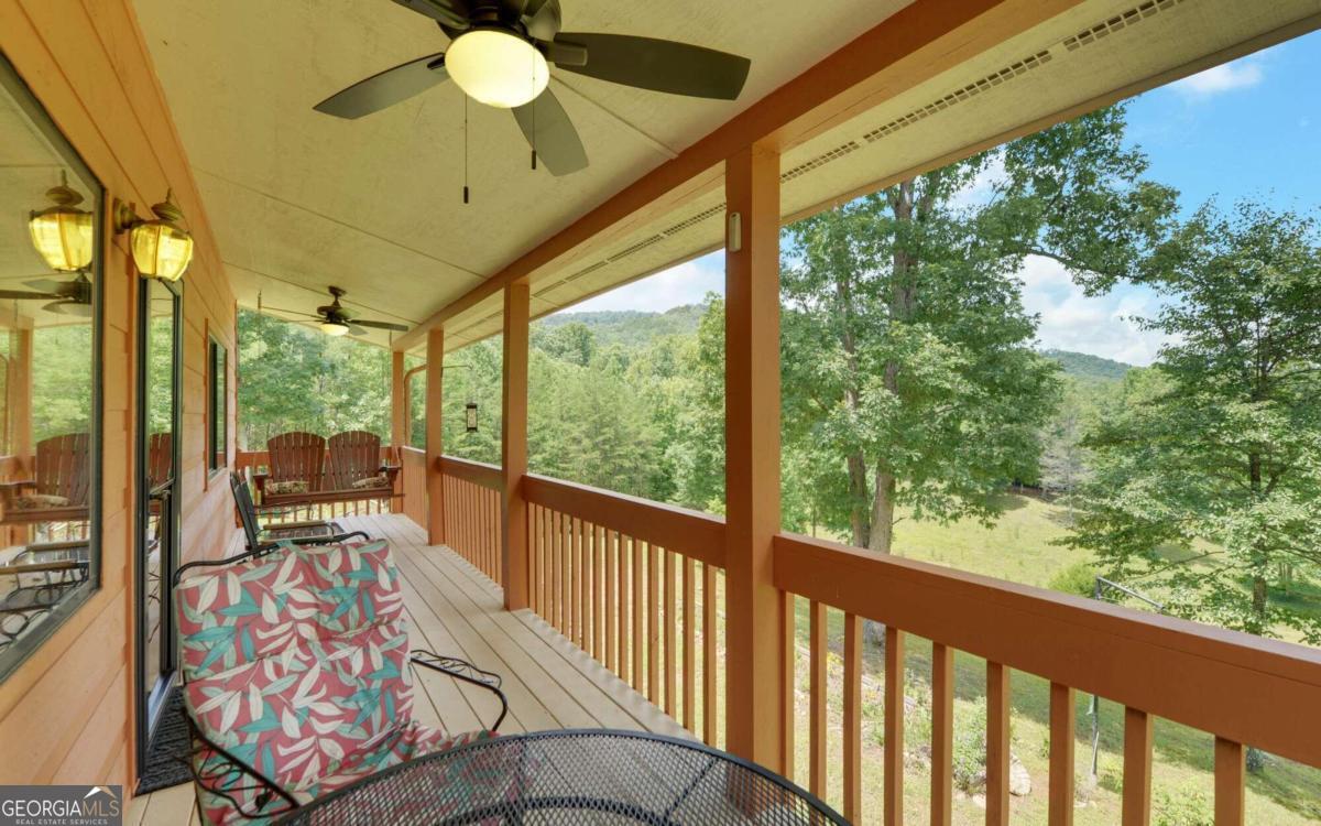 2370 Mountain View Road Property Photo 2