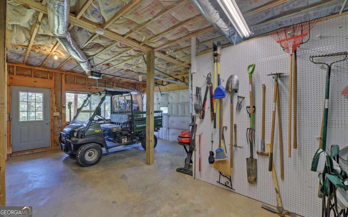 2370 Mountain View Road Property Photo 5
